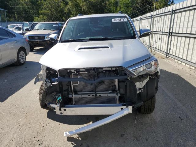 Photo 4 VIN: JTERU5JR4P6110056 - TOYOTA 4RUNNER SE 