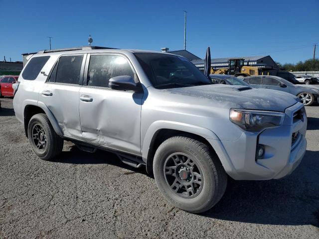 Photo 3 VIN: JTERU5JR7P6179548 - TOYOTA 4RUNNER SE 