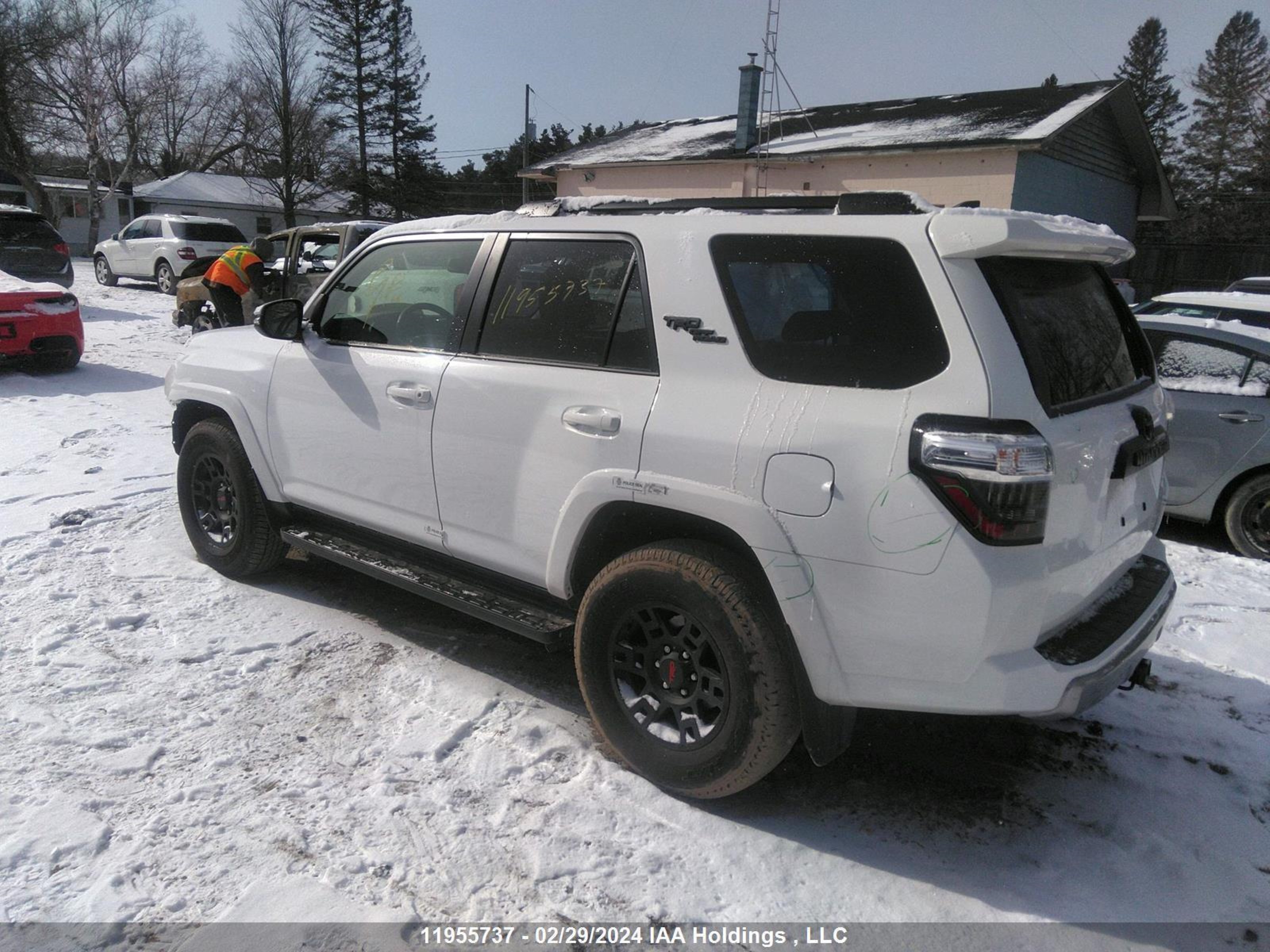 Photo 2 VIN: JTERU5JR8P6152357 - TOYOTA 4RUNNER 