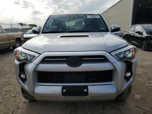 Photo 4 VIN: JTERU5JRXP6192410 - TOYOTA 4RUNNER SE 