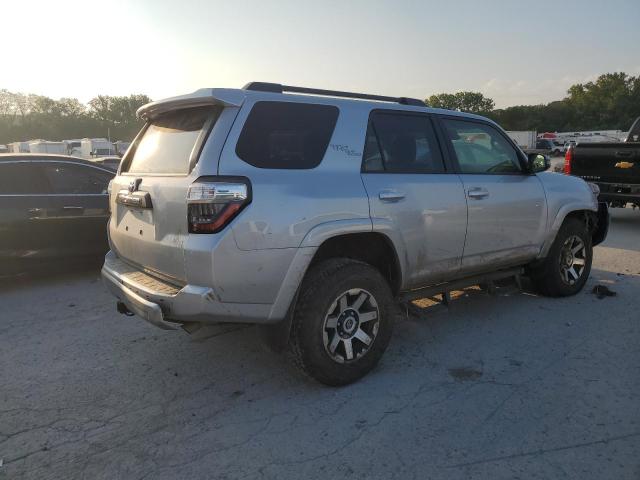 Photo 2 VIN: JTERU5JRXP6204555 - TOYOTA 4RUNNER SE 