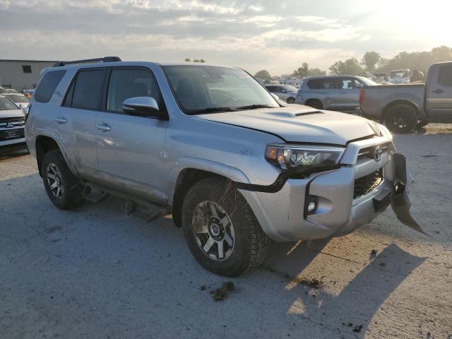 Photo 3 VIN: JTERU5JRXP6204555 - TOYOTA 4RUNNER SE 