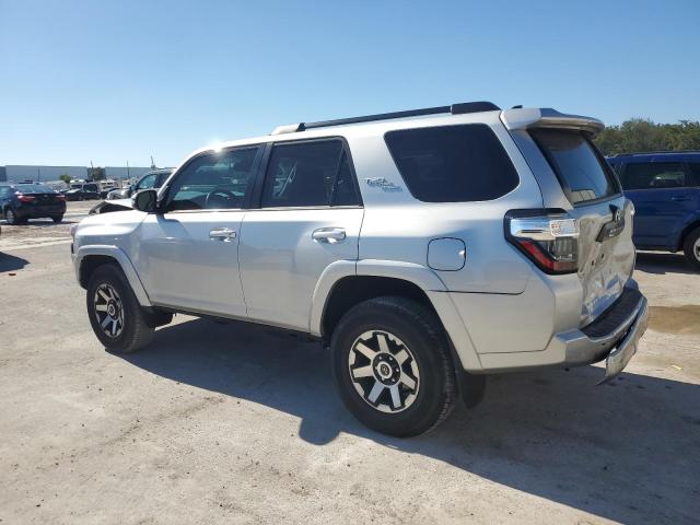 Photo 1 VIN: JTERU5JRXR6263799 - TOYOTA 4RUNNER SR 