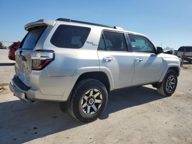 Photo 2 VIN: JTERU5JRXR6263799 - TOYOTA 4RUNNER SR 