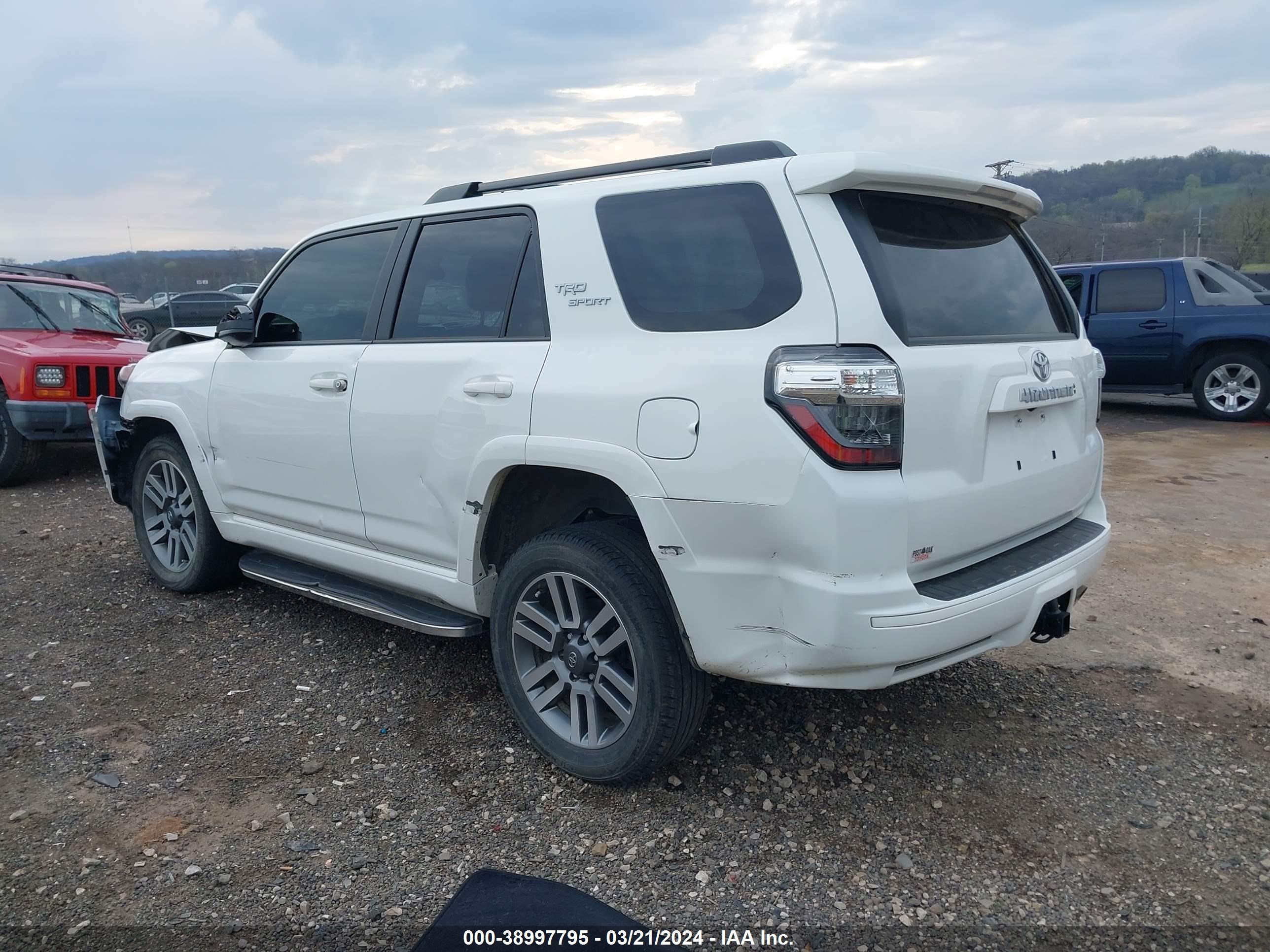 Photo 2 VIN: JTESU5JR8P6104262 - TOYOTA 4RUNNER 