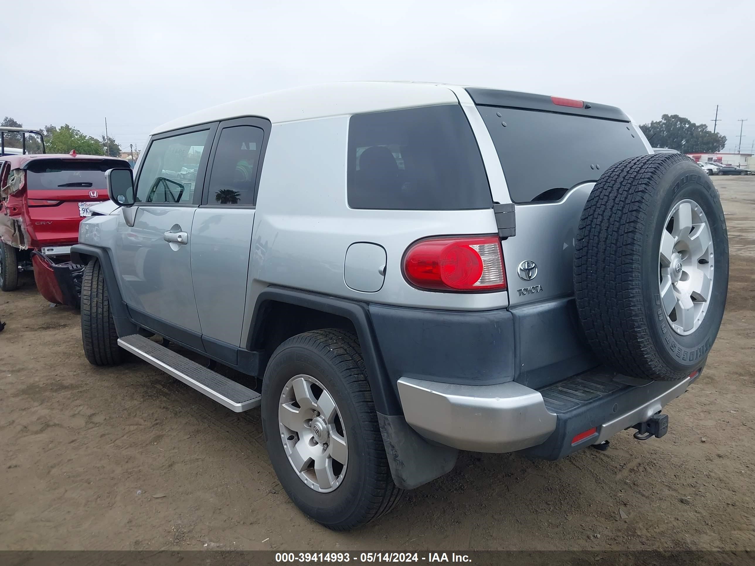 Photo 2 VIN: JTEZU11F270007039 - TOYOTA FJ CRUISER 