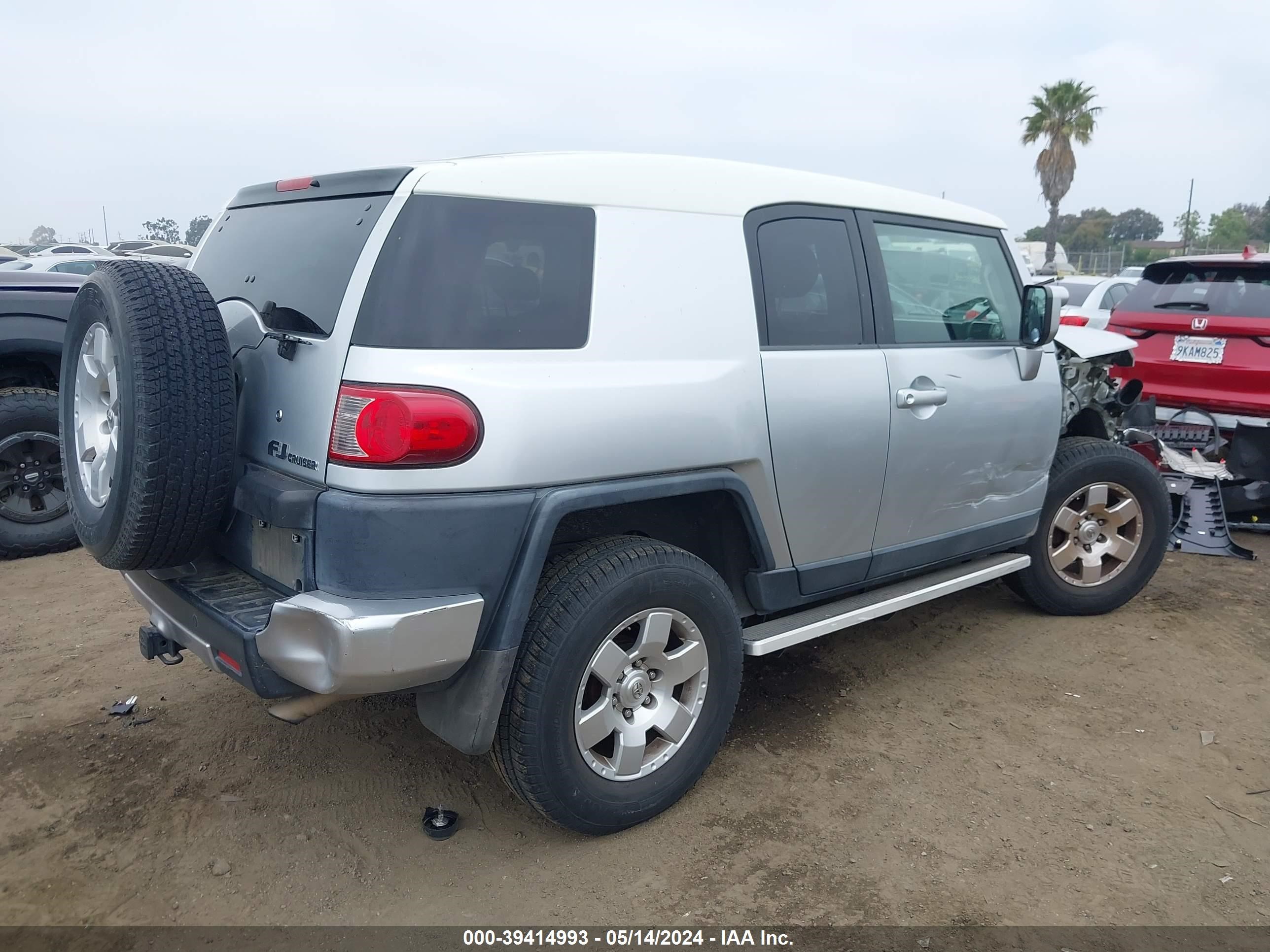 Photo 3 VIN: JTEZU11F270007039 - TOYOTA FJ CRUISER 