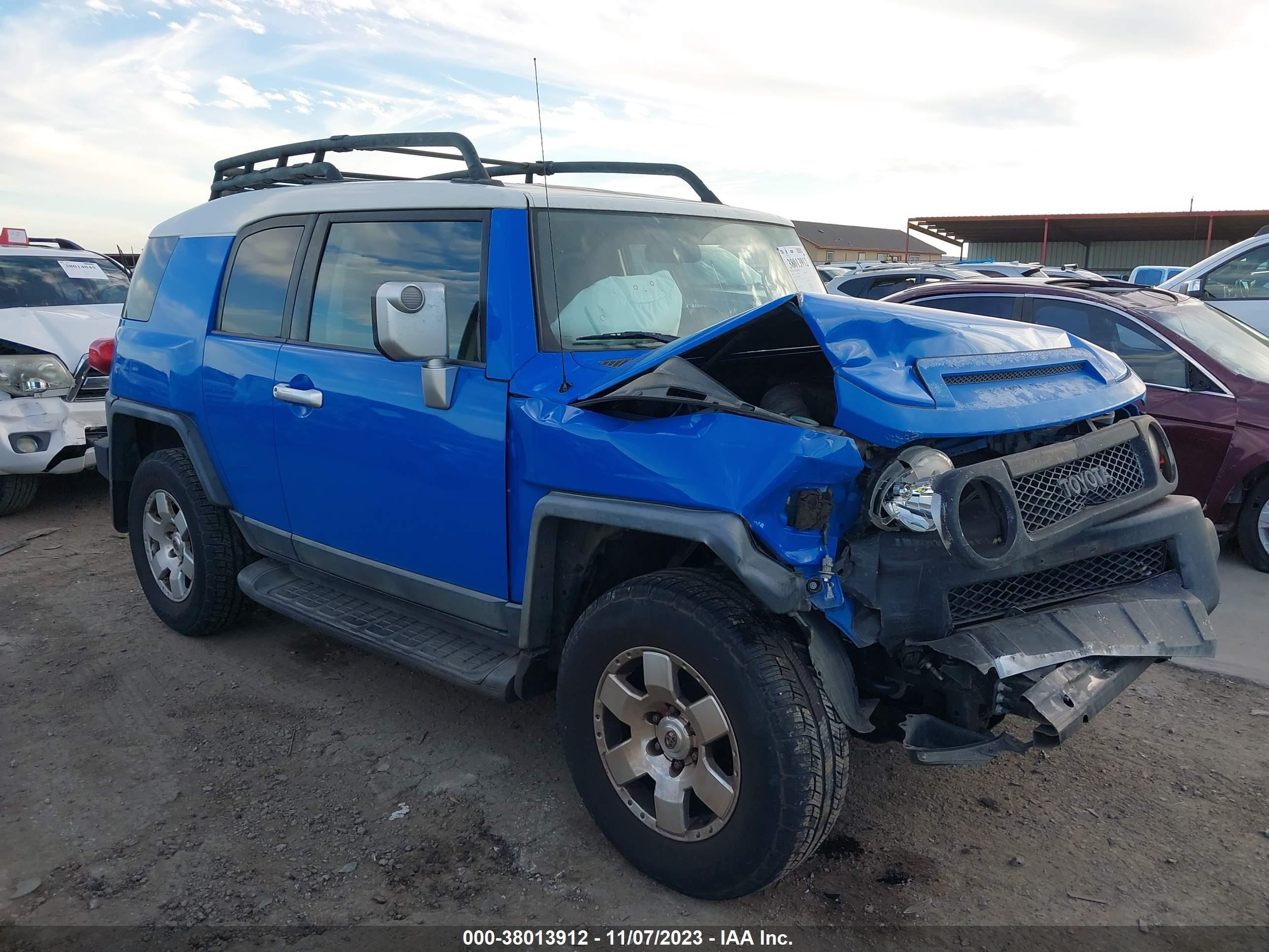 Photo 0 VIN: JTEZU11F270015237 - TOYOTA FJ CRUISER 