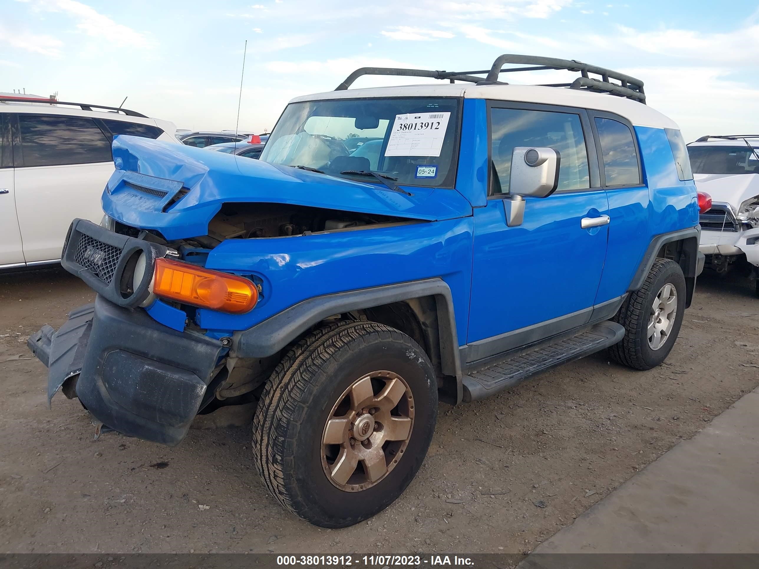 Photo 1 VIN: JTEZU11F270015237 - TOYOTA FJ CRUISER 