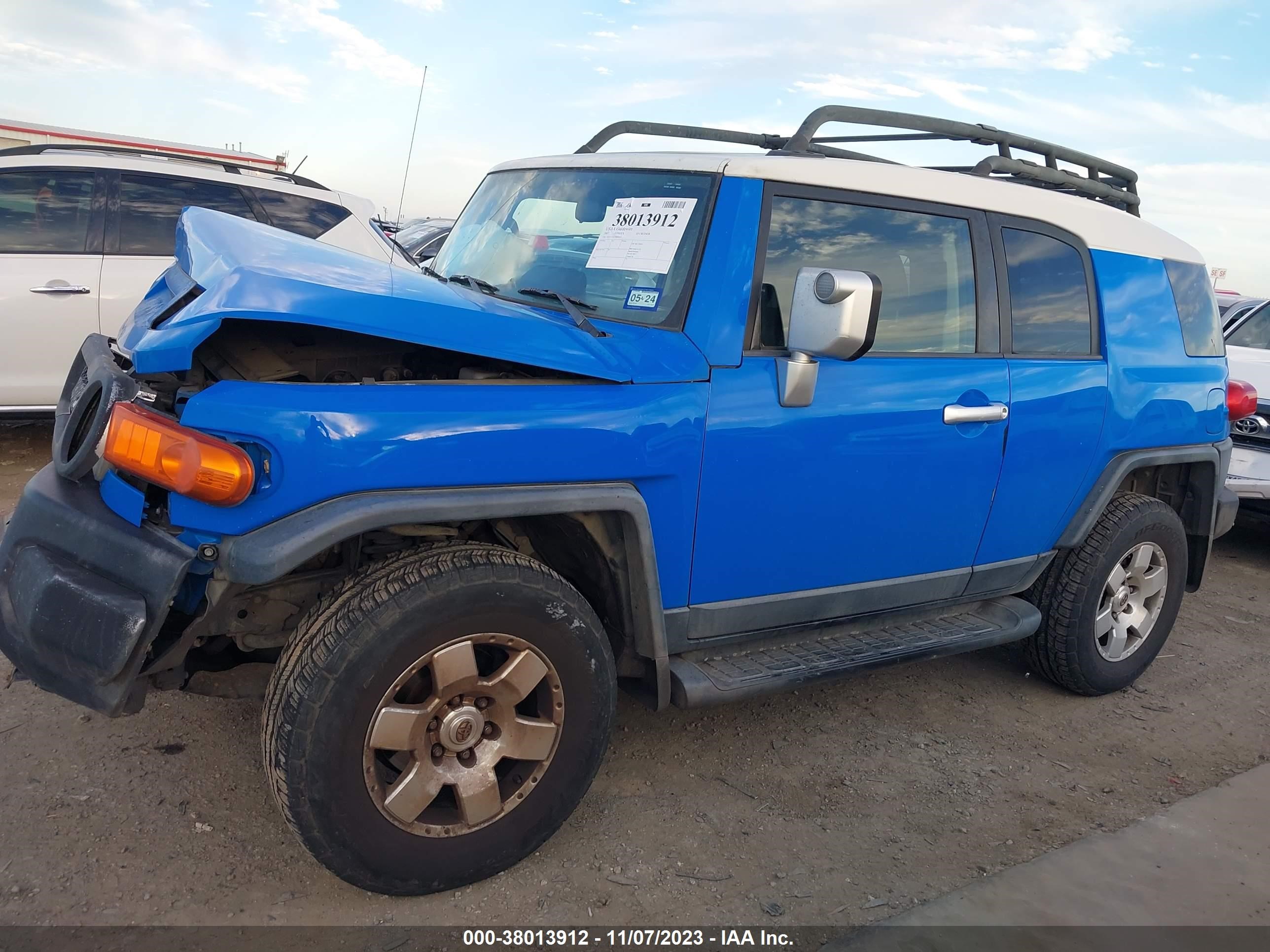 Photo 13 VIN: JTEZU11F270015237 - TOYOTA FJ CRUISER 