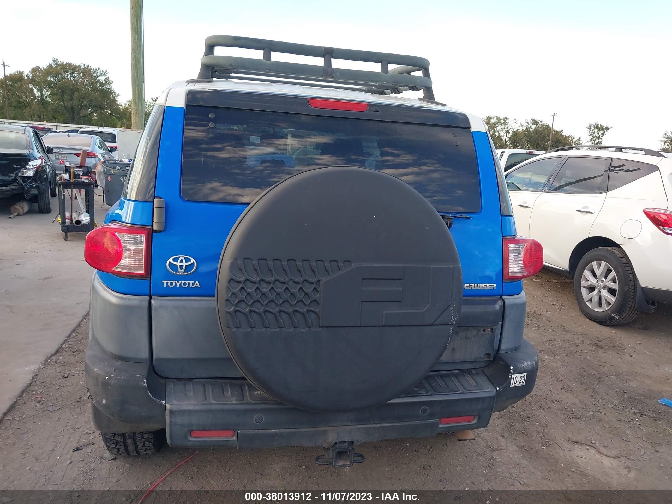 Photo 15 VIN: JTEZU11F270015237 - TOYOTA FJ CRUISER 