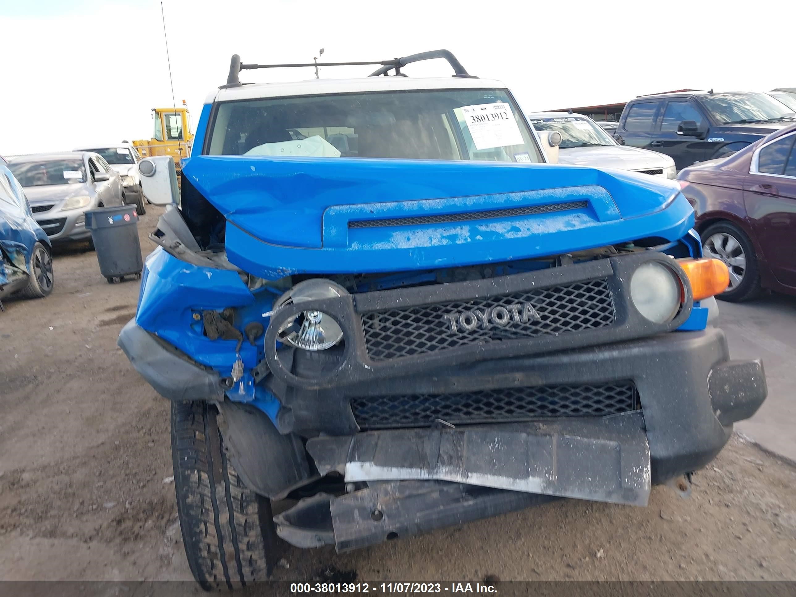 Photo 5 VIN: JTEZU11F270015237 - TOYOTA FJ CRUISER 