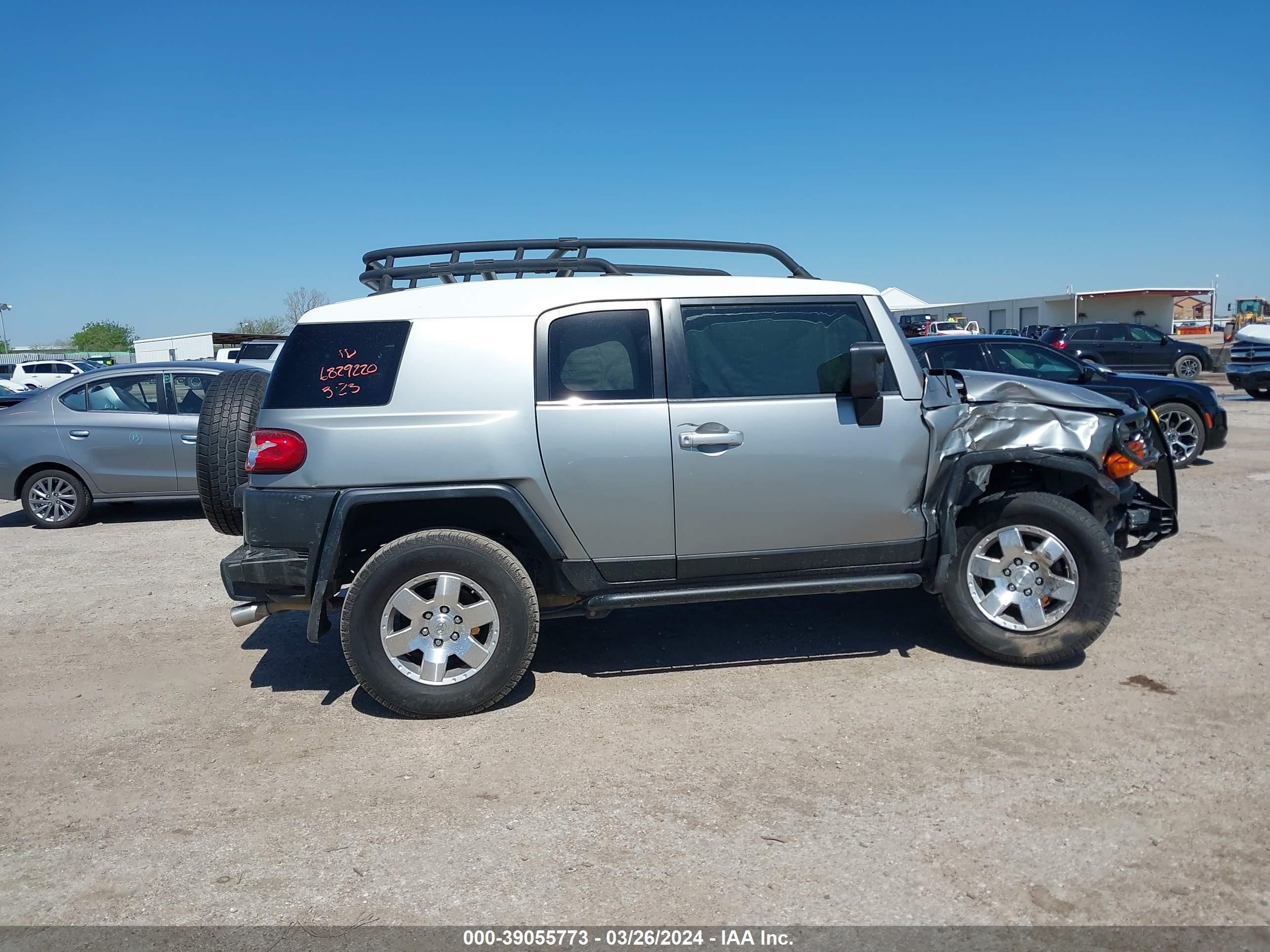 Photo 10 VIN: JTEZU11F29K008313 - TOYOTA FJ CRUISER 