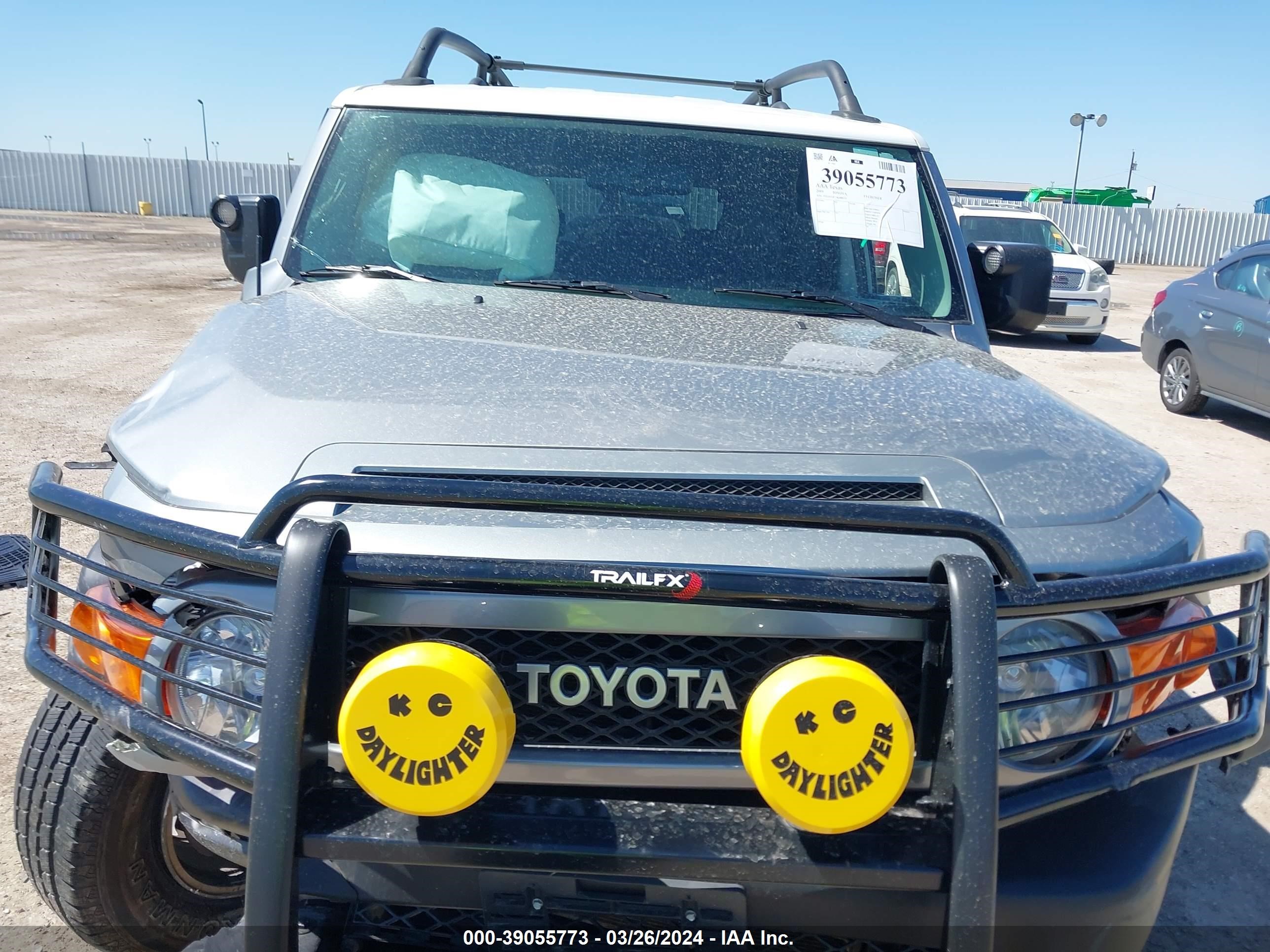 Photo 8 VIN: JTEZU11F29K008313 - TOYOTA FJ CRUISER 