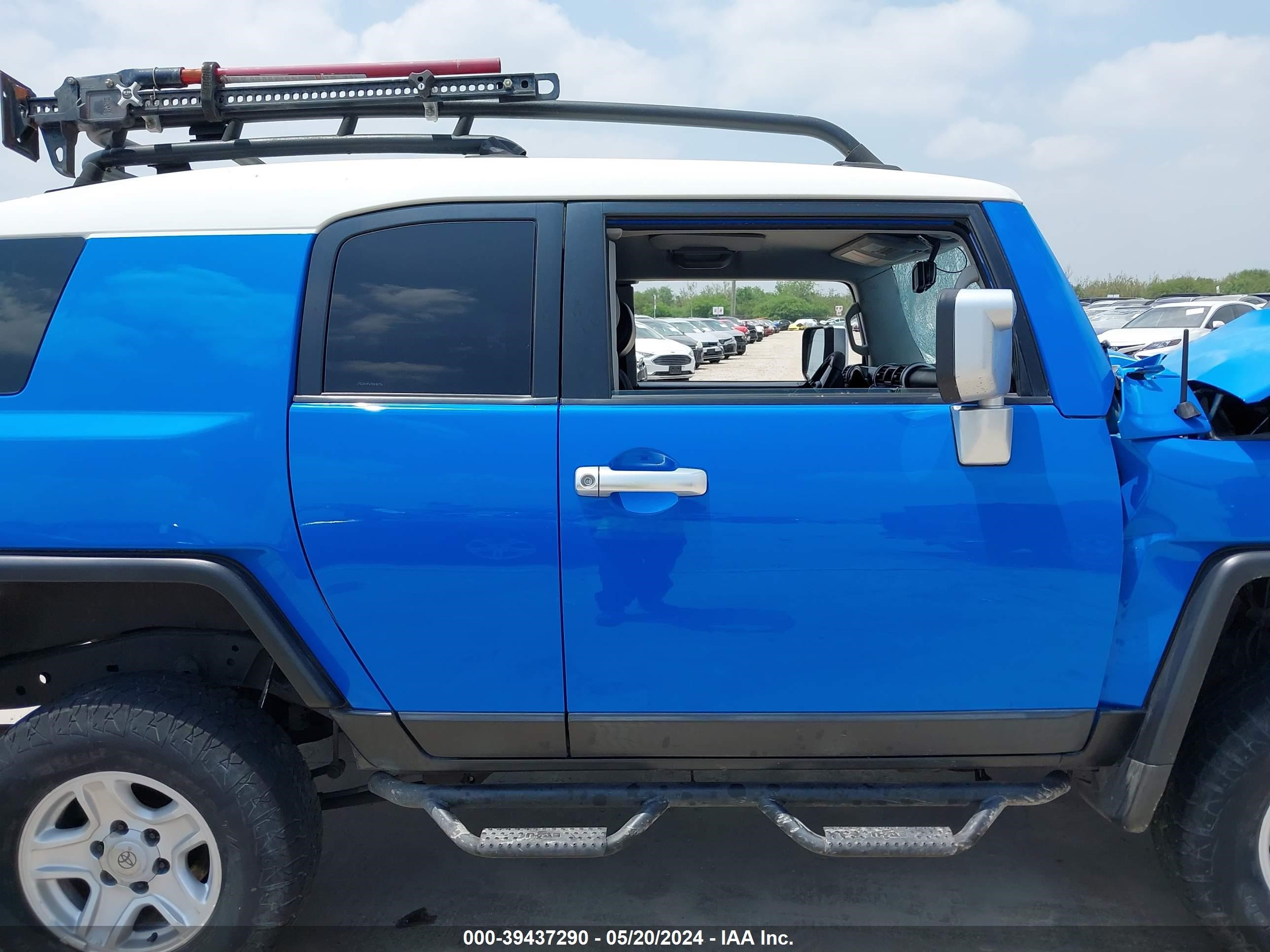 Photo 12 VIN: JTEZU11F670015774 - TOYOTA FJ CRUISER 