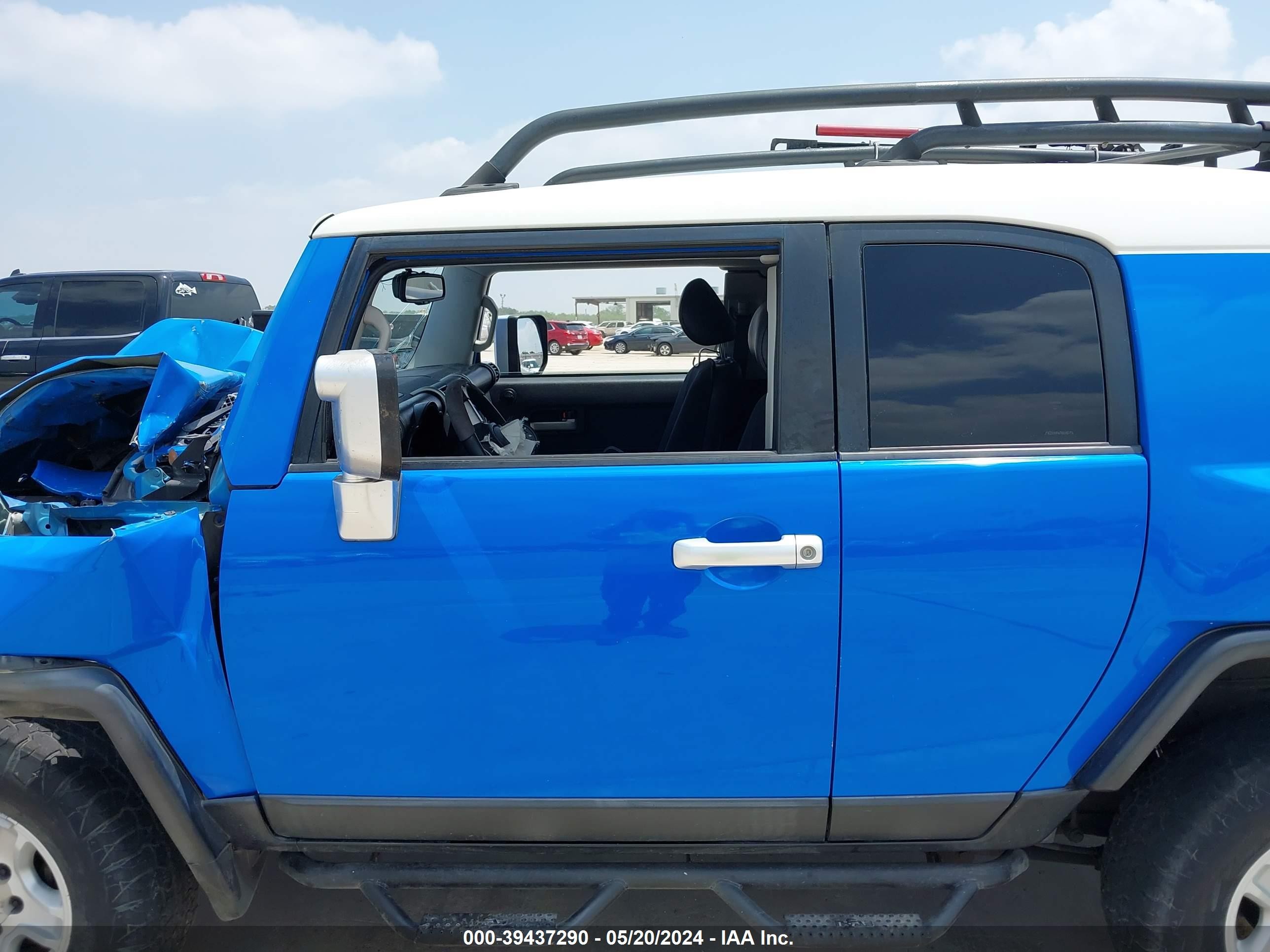 Photo 13 VIN: JTEZU11F670015774 - TOYOTA FJ CRUISER 