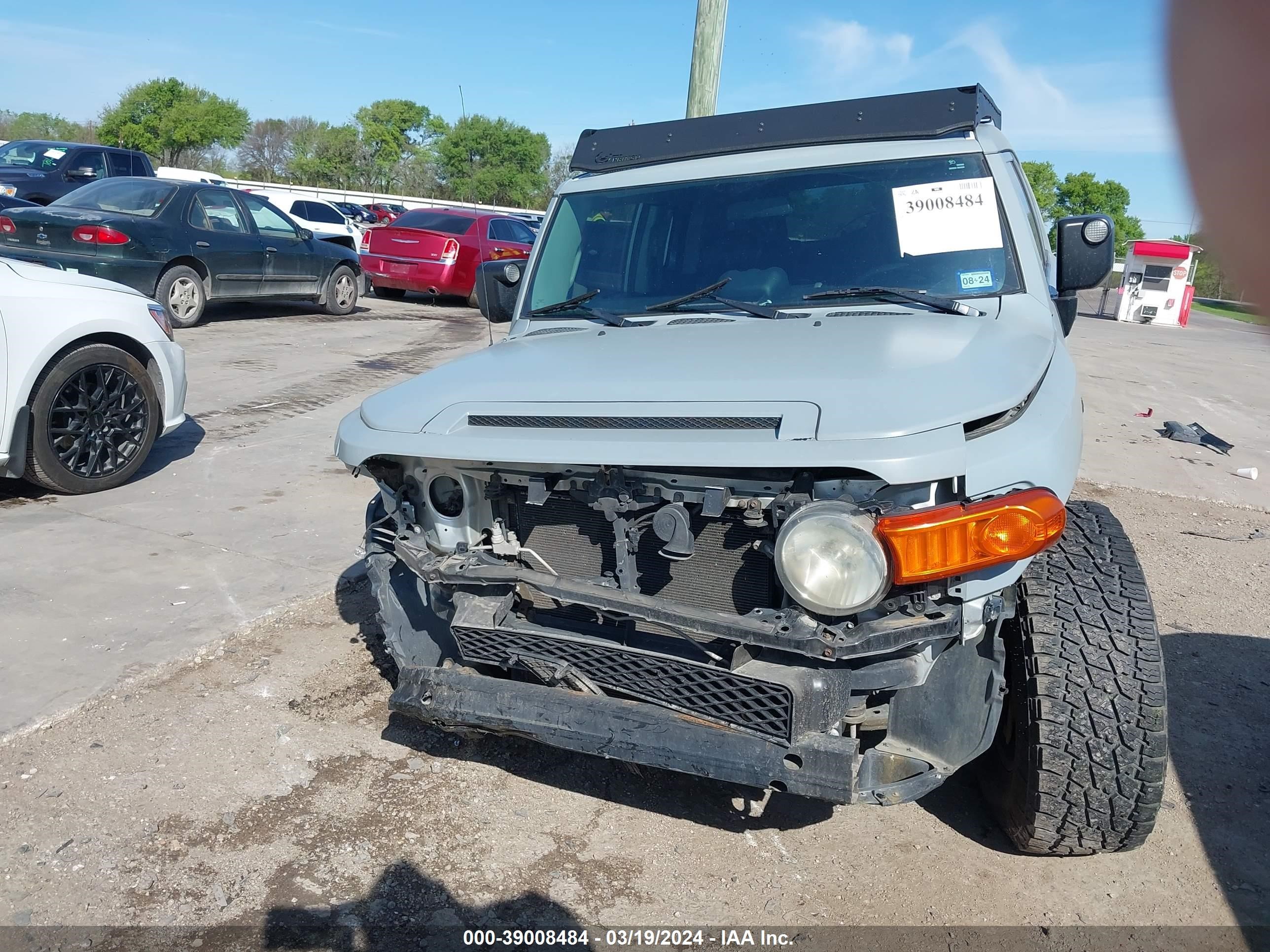 Photo 12 VIN: JTEZU11F770005612 - TOYOTA FJ CRUISER 