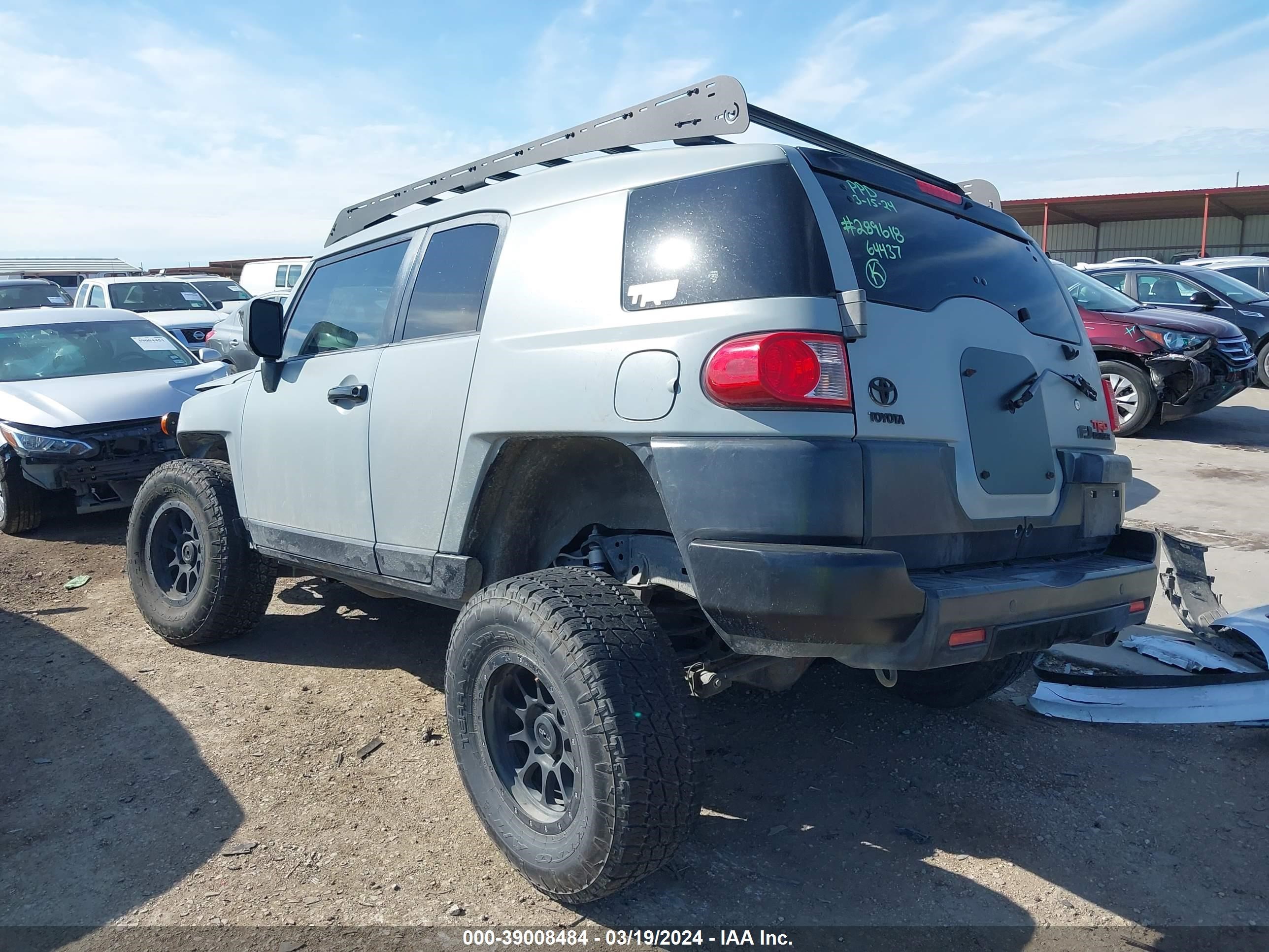 Photo 2 VIN: JTEZU11F770005612 - TOYOTA FJ CRUISER 