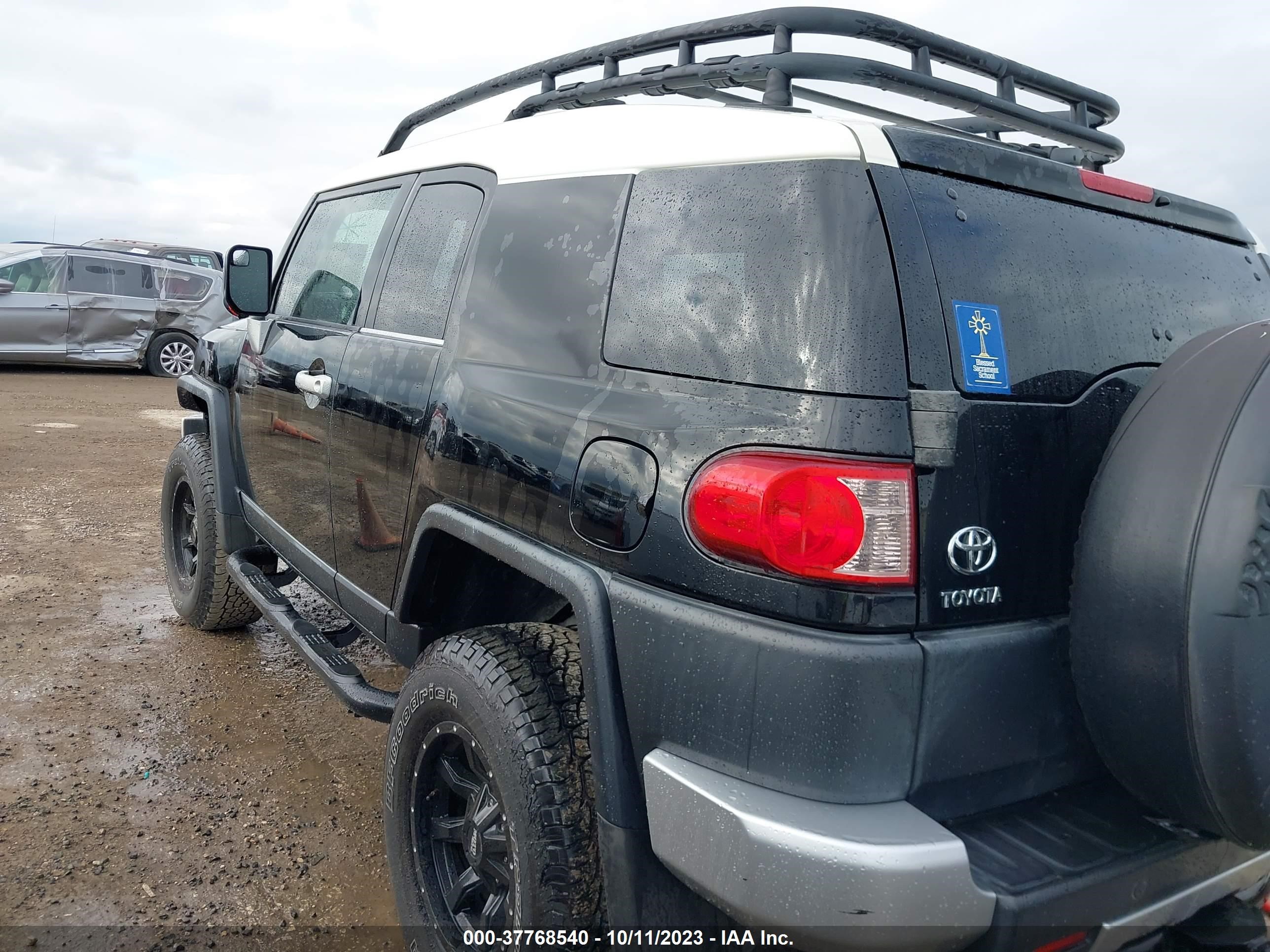 Photo 13 VIN: JTEZU4BF5AK010819 - TOYOTA FJ CRUISER 