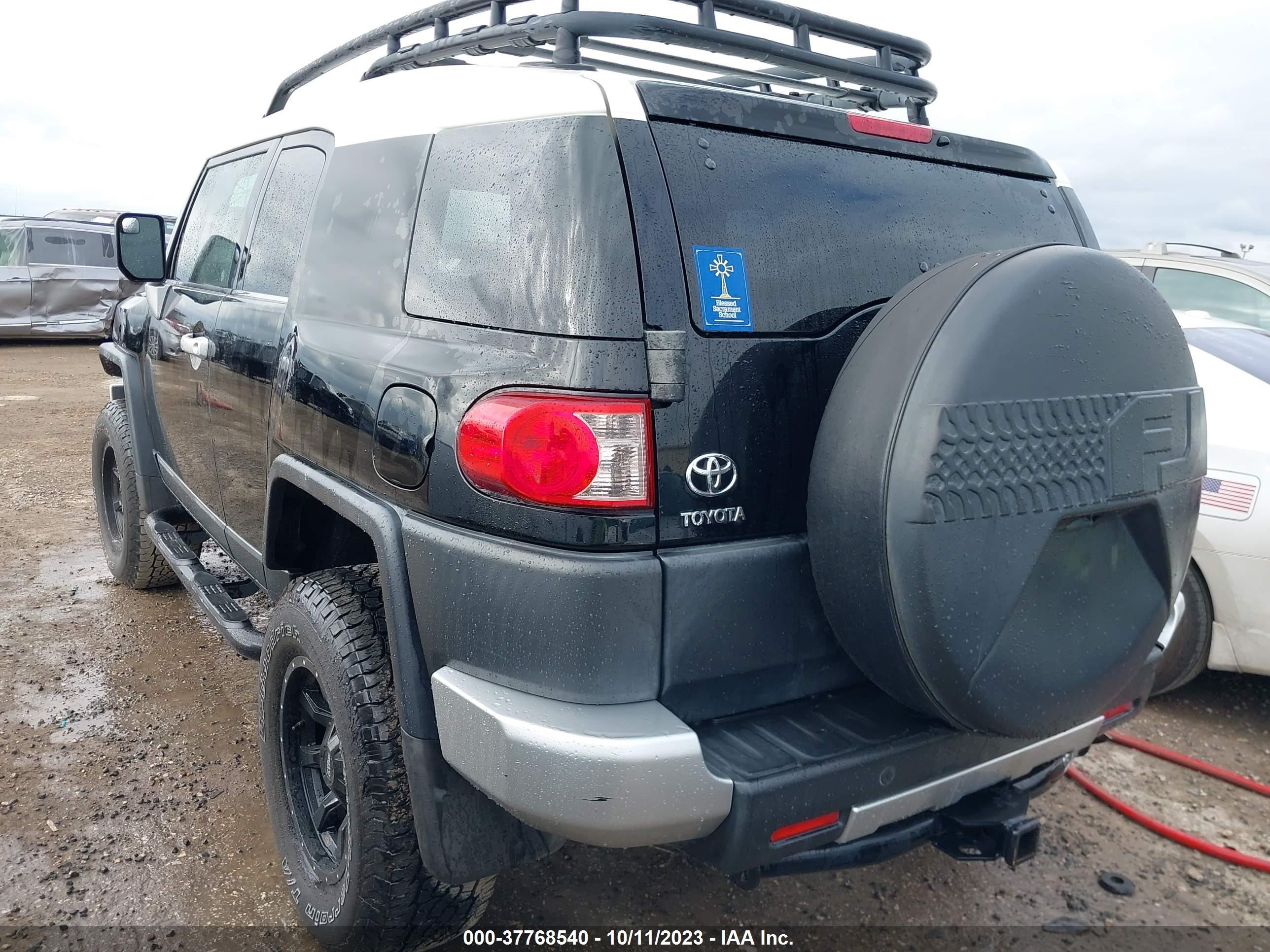 Photo 2 VIN: JTEZU4BF5AK010819 - TOYOTA FJ CRUISER 