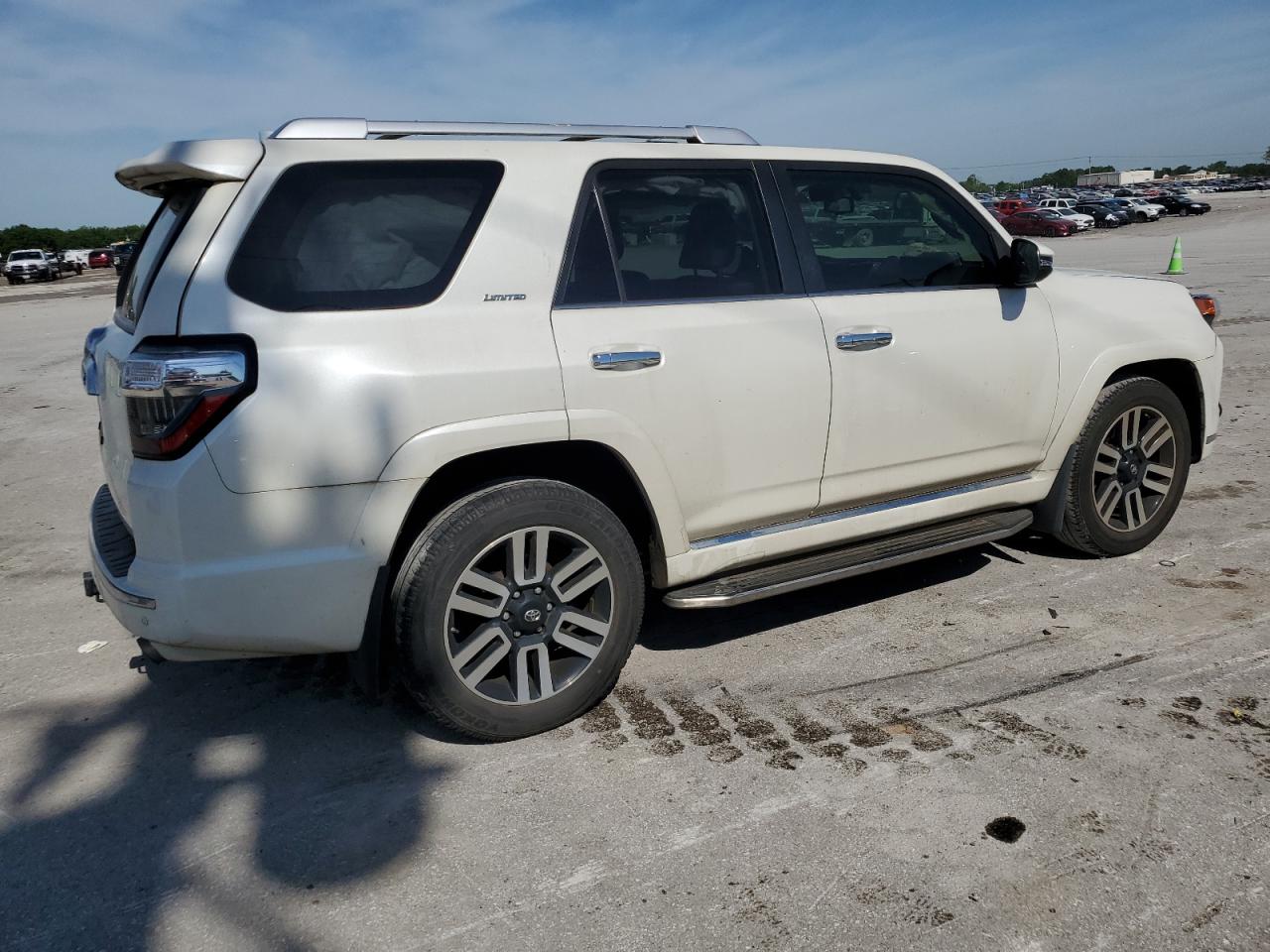 Photo 2 VIN: JTEZU5JR0J5188329 - TOYOTA 4RUNNER 