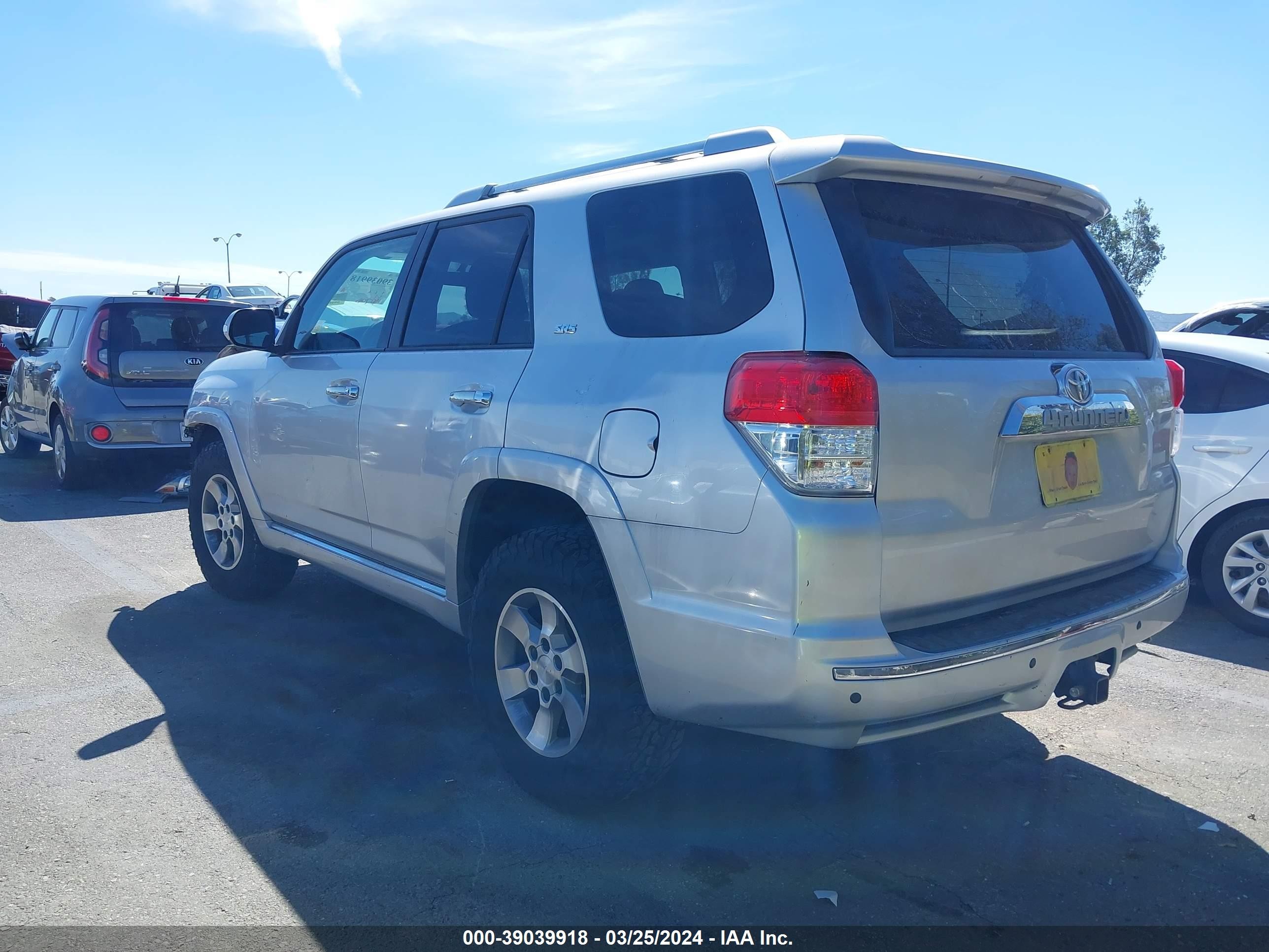 Photo 2 VIN: JTEZU5JR1B5014805 - TOYOTA 4RUNNER 