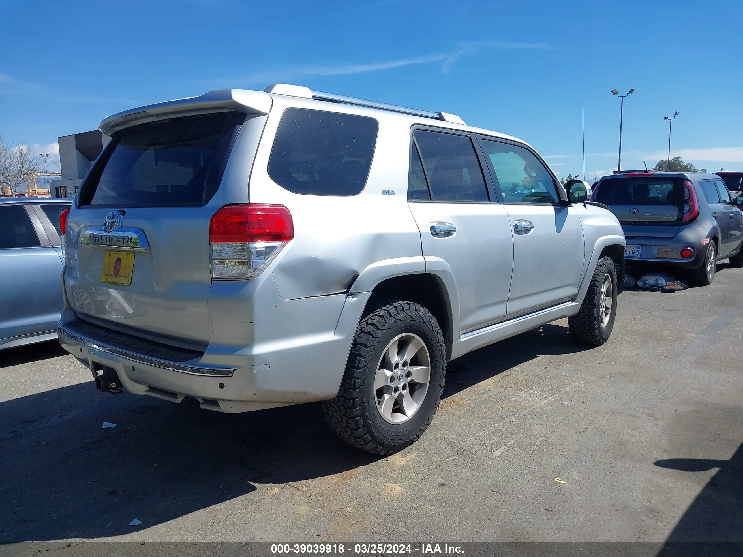 Photo 3 VIN: JTEZU5JR1B5014805 - TOYOTA 4RUNNER 