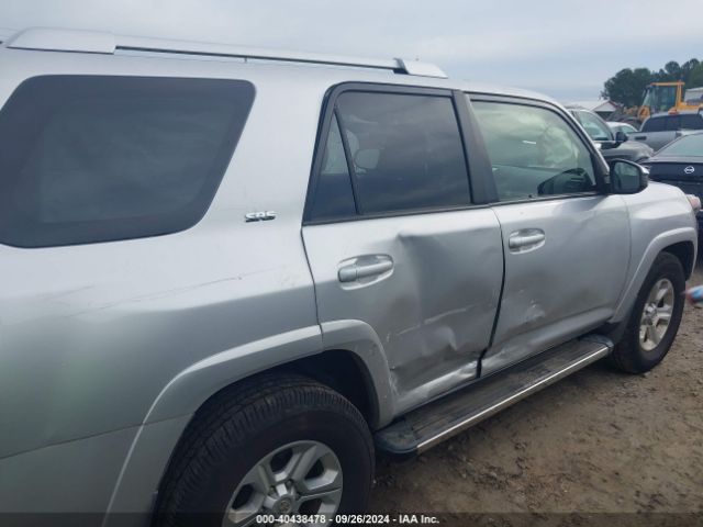 Photo 5 VIN: JTEZU5JR1J5176383 - TOYOTA 4RUNNER 