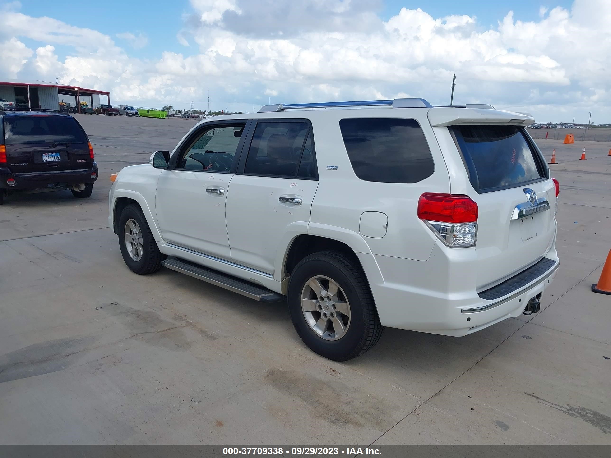 Photo 2 VIN: JTEZU5JR2A5008333 - TOYOTA 4RUNNER 