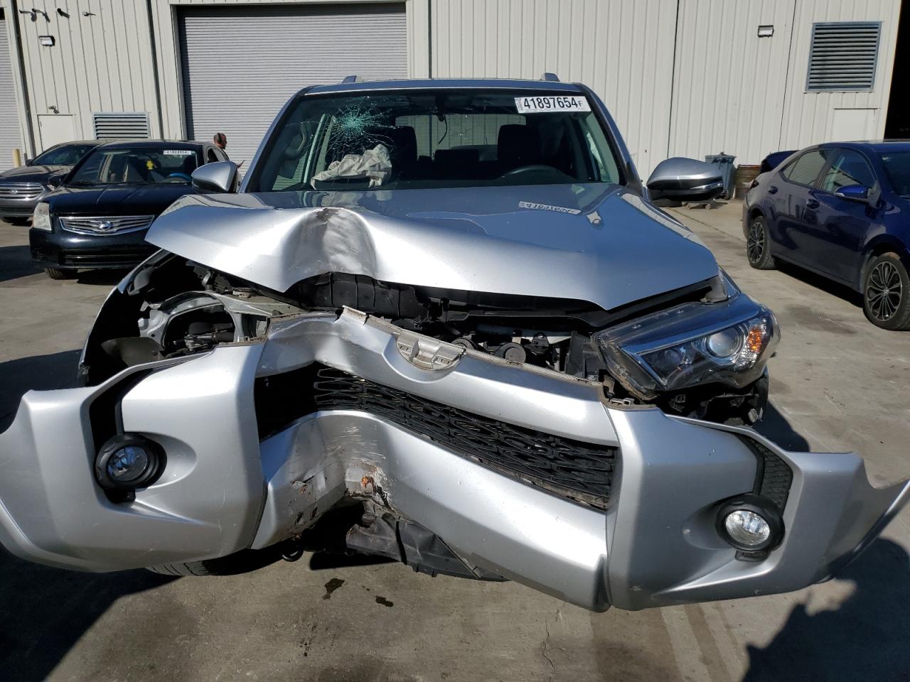 Photo 4 VIN: JTEZU5JR2J5174688 - TOYOTA 4RUNNER 