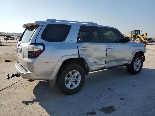 Photo 2 VIN: JTEZU5JR3J5186106 - TOYOTA 4RUNNER SR 