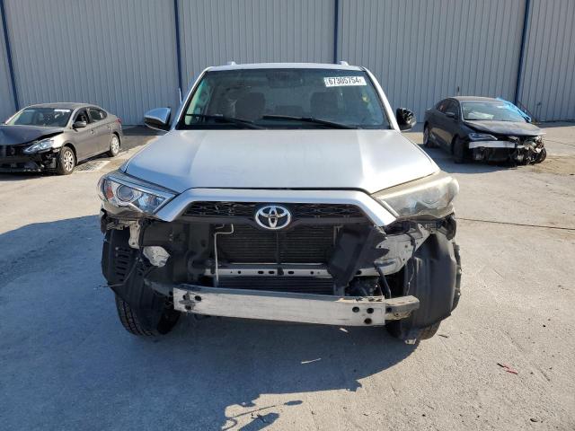 Photo 4 VIN: JTEZU5JR3J5186106 - TOYOTA 4RUNNER SR 