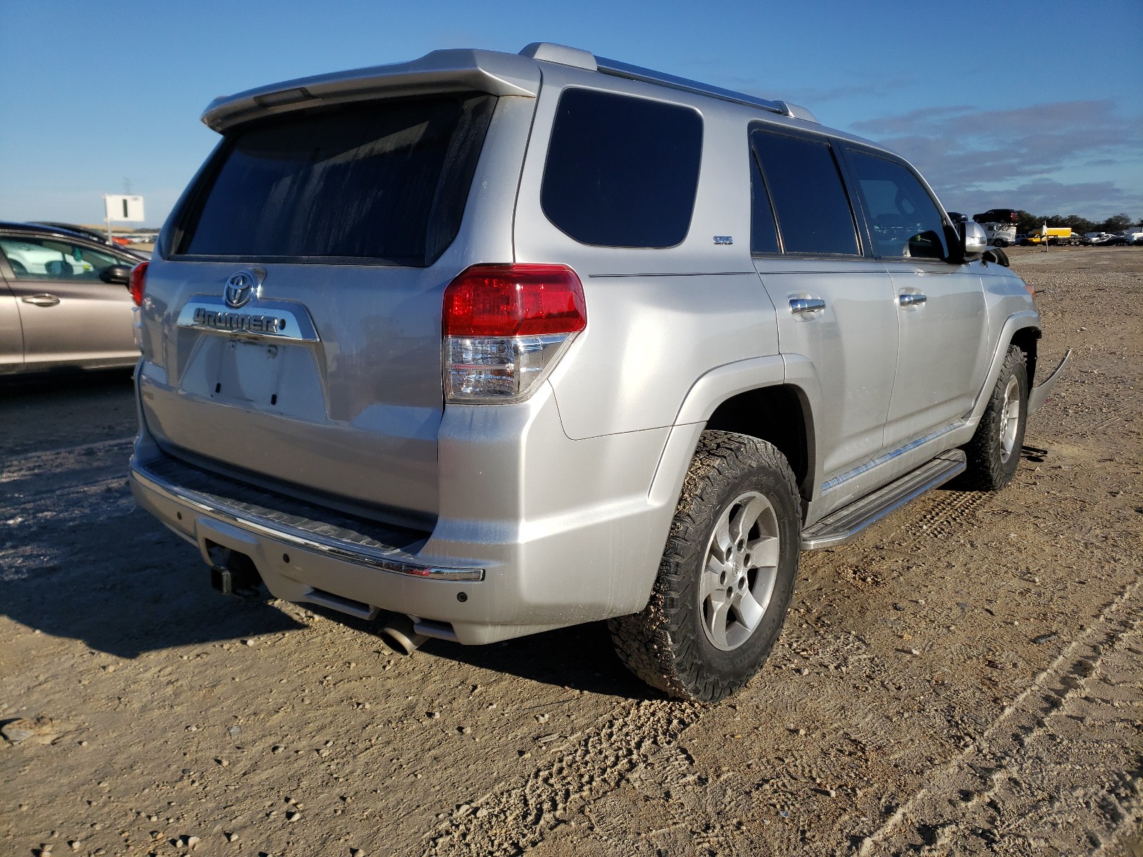 Photo 3 VIN: JTEZU5JR4B5032165 - TOYOTA 4RUNNER SR 