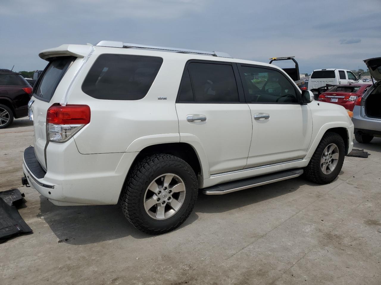 Photo 2 VIN: JTEZU5JR4B5032747 - TOYOTA 4RUNNER 