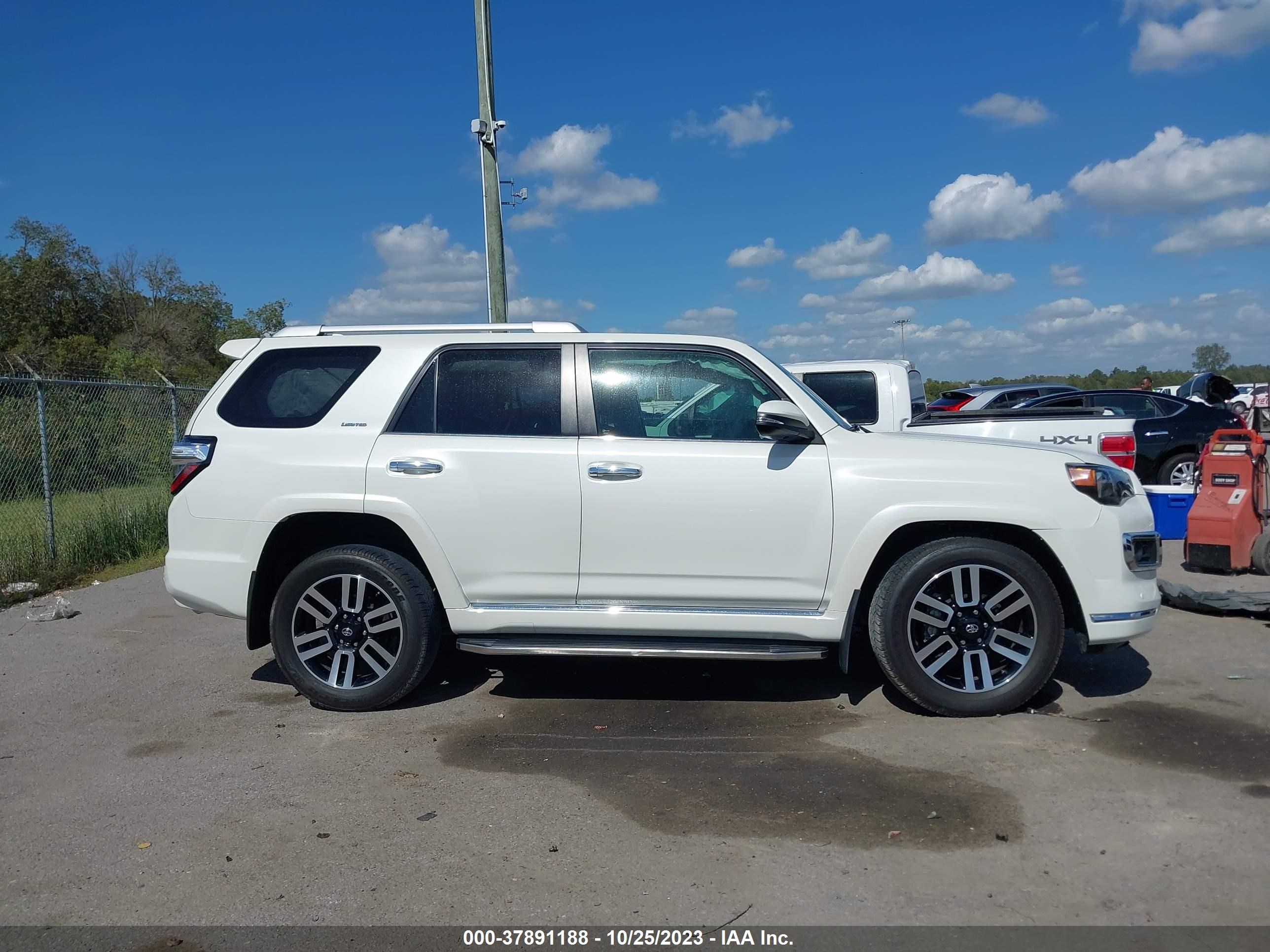 Photo 12 VIN: JTEZU5JR5J5180470 - TOYOTA 4RUNNER 