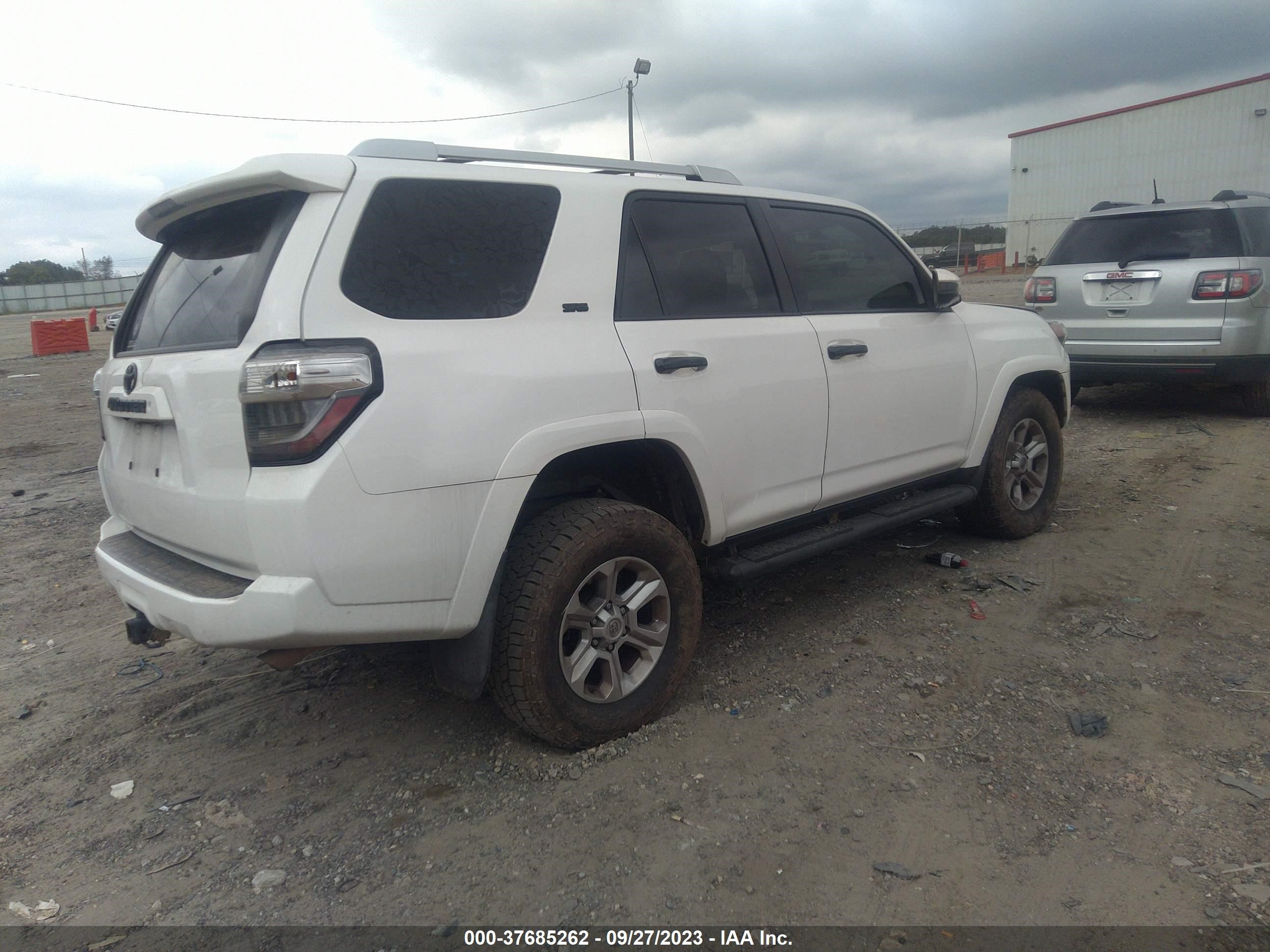 Photo 3 VIN: JTEZU5JR5J5181280 - TOYOTA 4RUNNER 