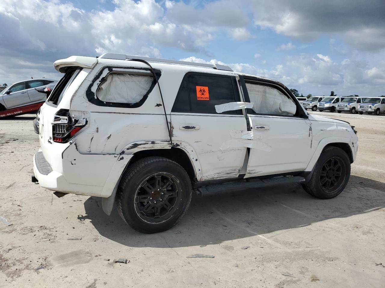 Photo 2 VIN: JTEZU5JR6F5095824 - TOYOTA 4RUNNER 