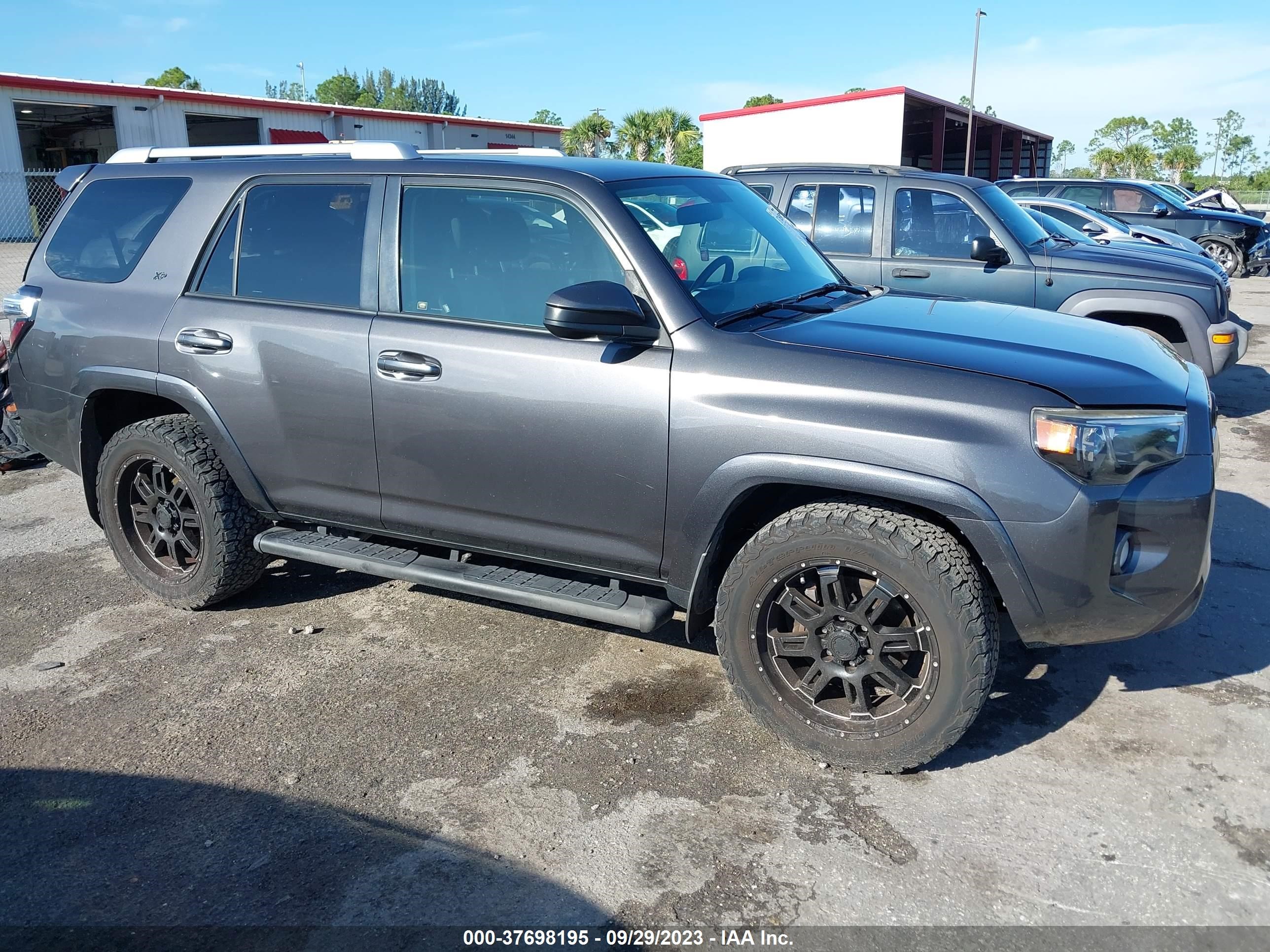 Photo 13 VIN: JTEZU5JR6G5125065 - TOYOTA 4RUNNER 