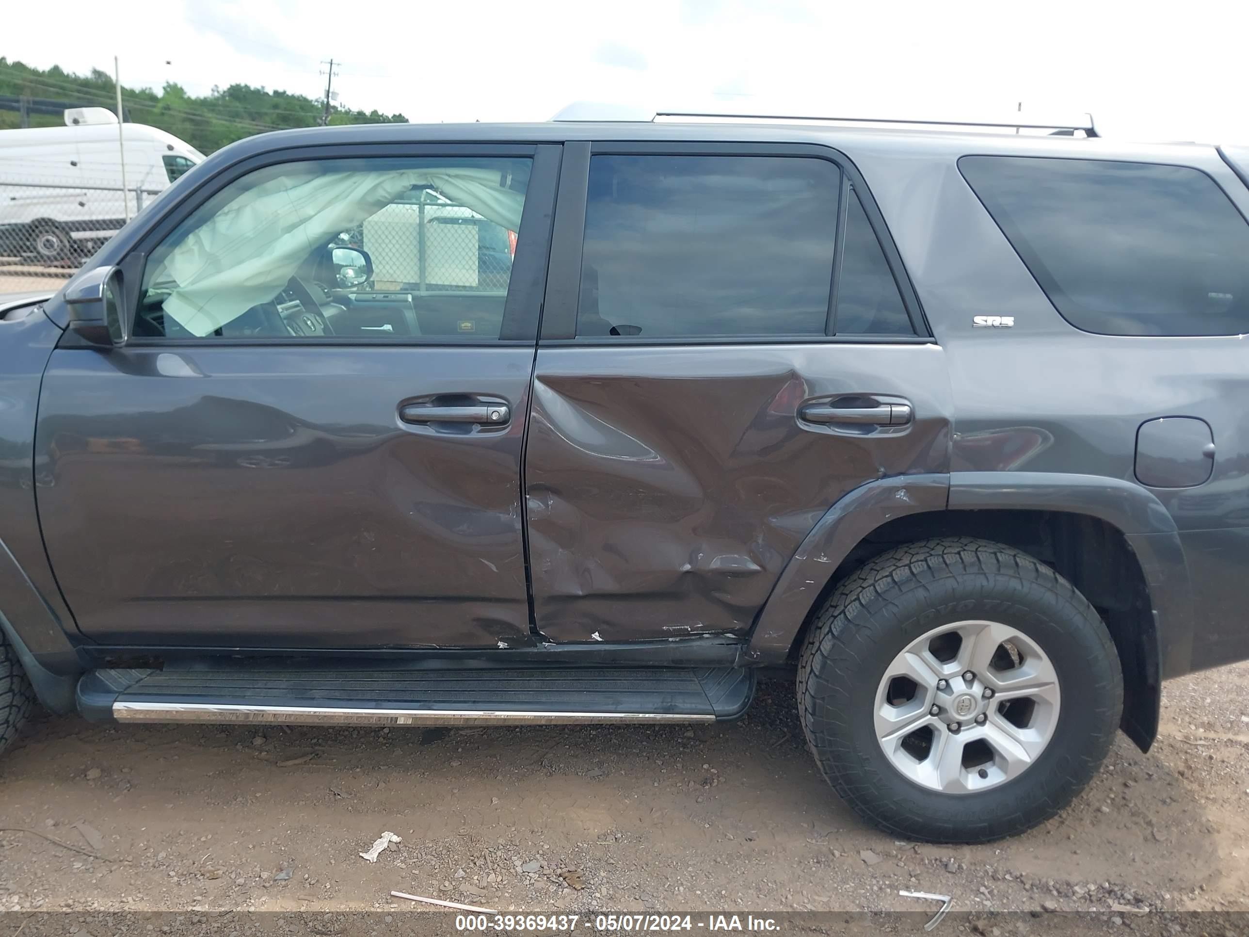 Photo 5 VIN: JTEZU5JR6J5182891 - TOYOTA 4RUNNER 