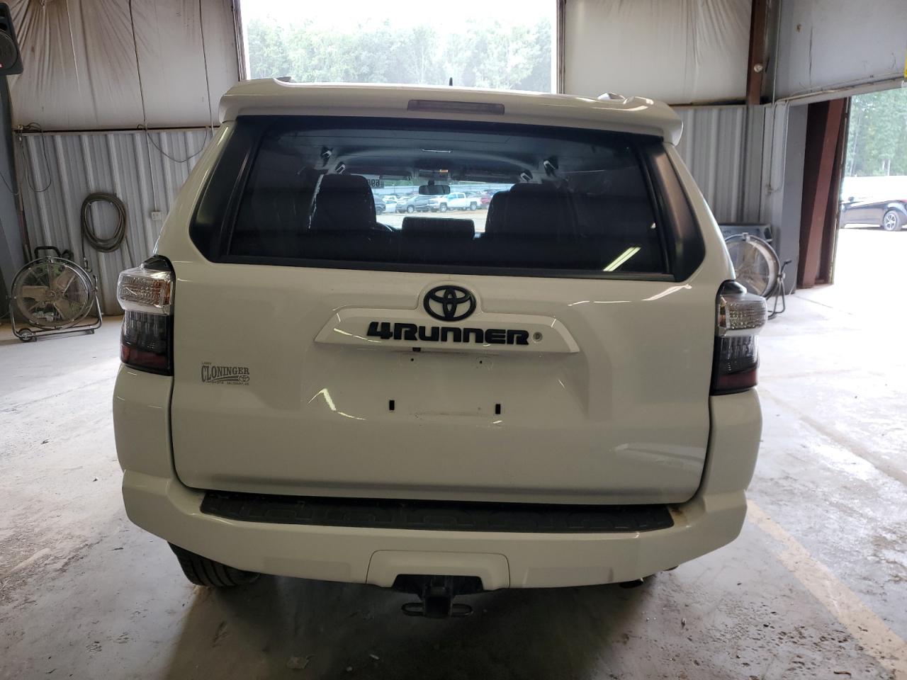 Photo 5 VIN: JTEZU5JR7H5160828 - TOYOTA 4RUNNER 