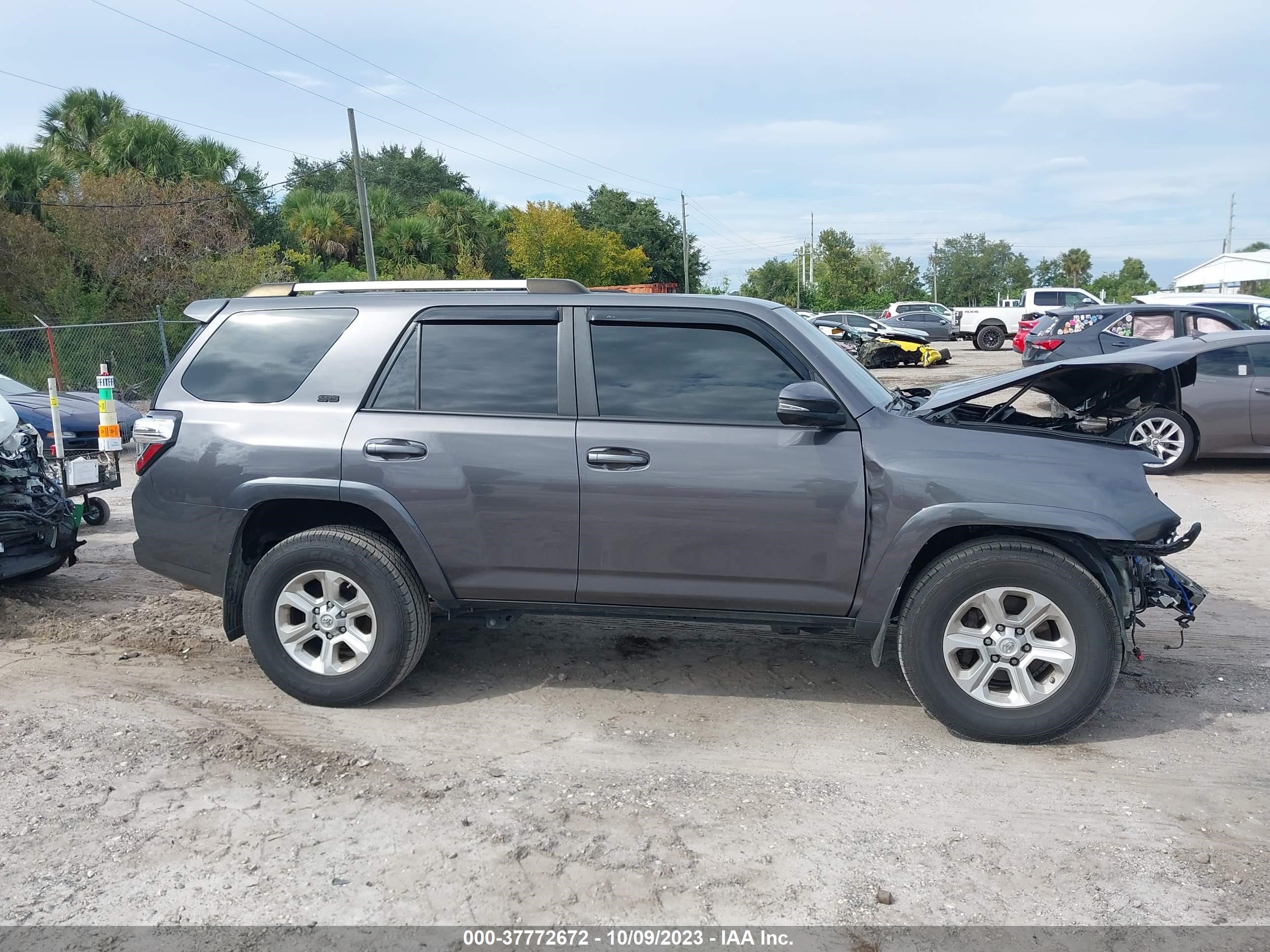 Photo 13 VIN: JTEZU5JR8K5200227 - TOYOTA 4RUNNER 