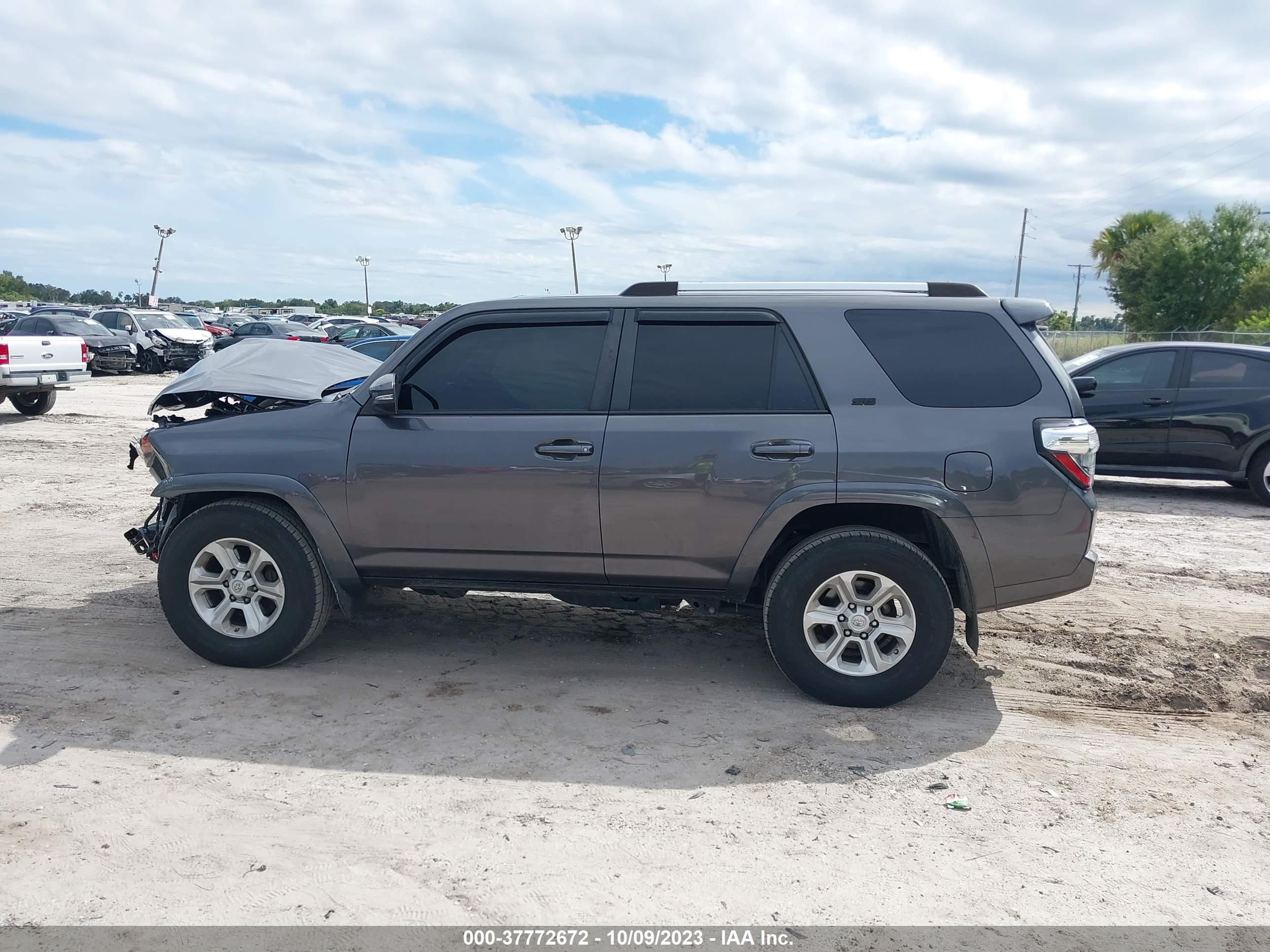 Photo 14 VIN: JTEZU5JR8K5200227 - TOYOTA 4RUNNER 