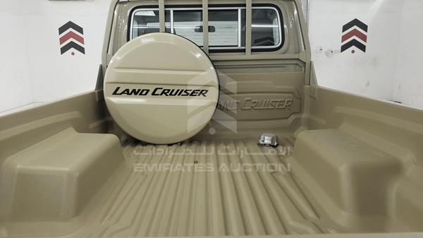 Photo 18 VIN: JTFLU73J8MB027740 - TOYOTA LAND CRUISER 