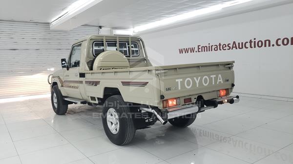 Photo 5 VIN: JTFLU73J8MB027740 - TOYOTA LAND CRUISER 