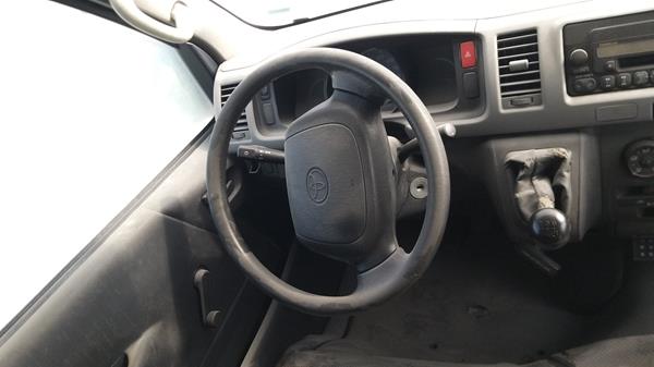 Photo 13 VIN: JTFPX22P5B0027673 - TOYOTA HIACE 