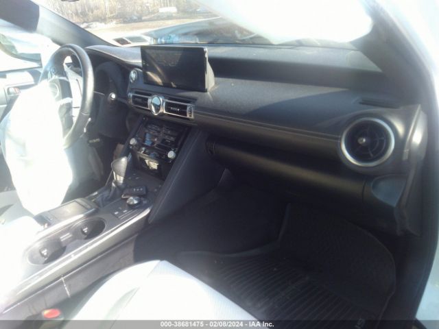 Photo 4 VIN: JTHAP1D29N5001853 - LEXUS IS 500 