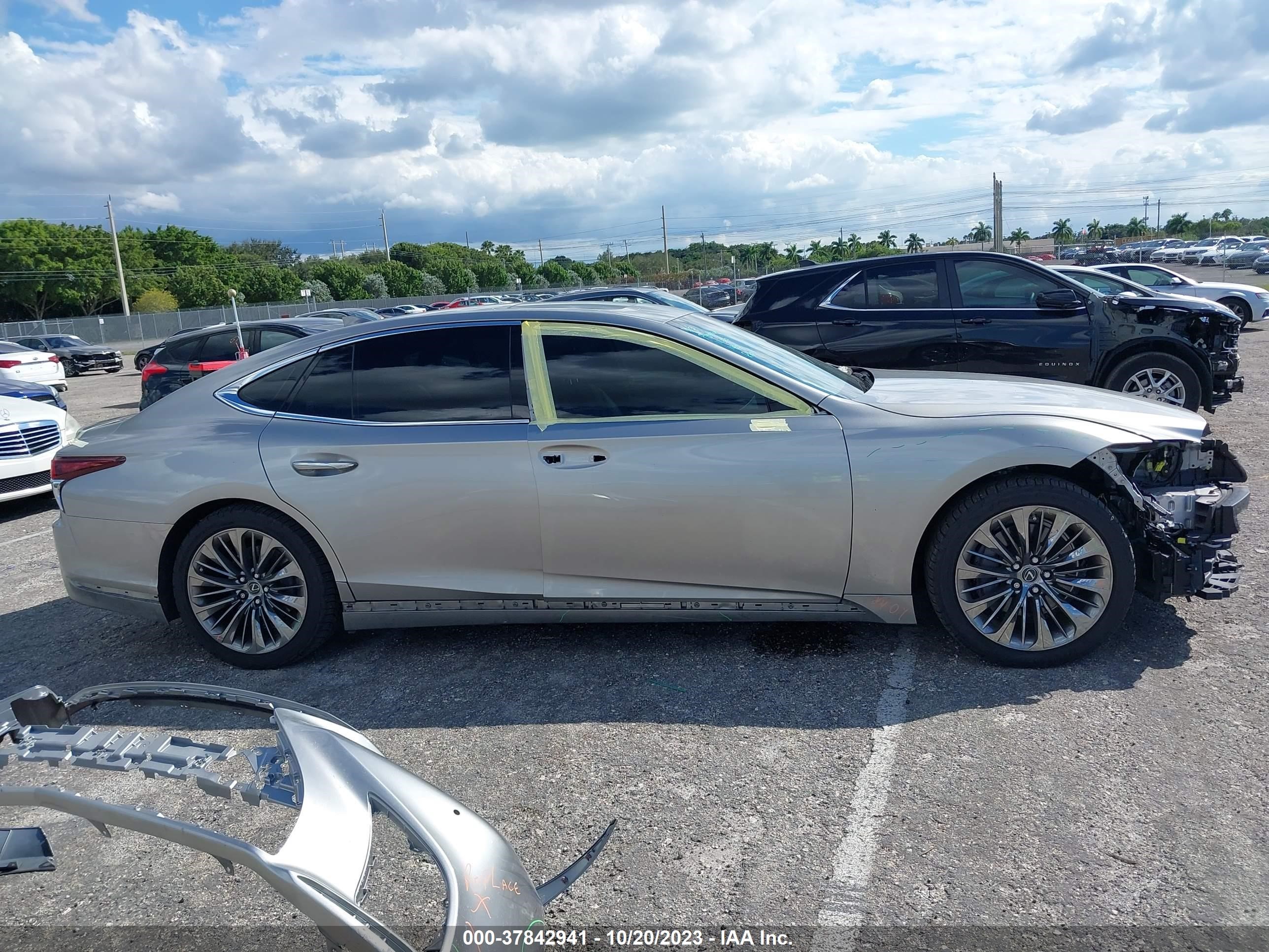 Photo 13 VIN: JTHB51FF6J5004777 - LEXUS LS 