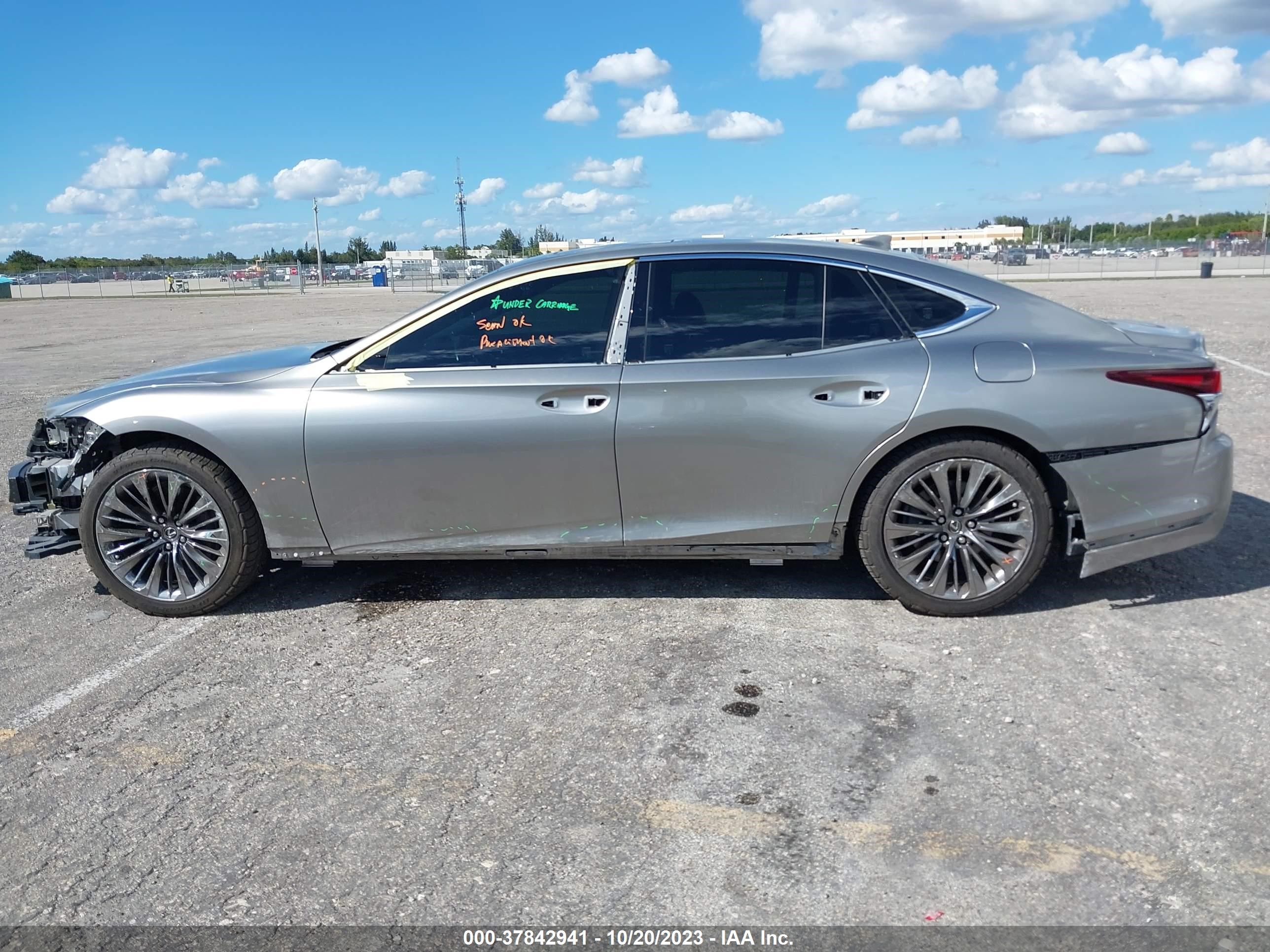 Photo 14 VIN: JTHB51FF6J5004777 - LEXUS LS 