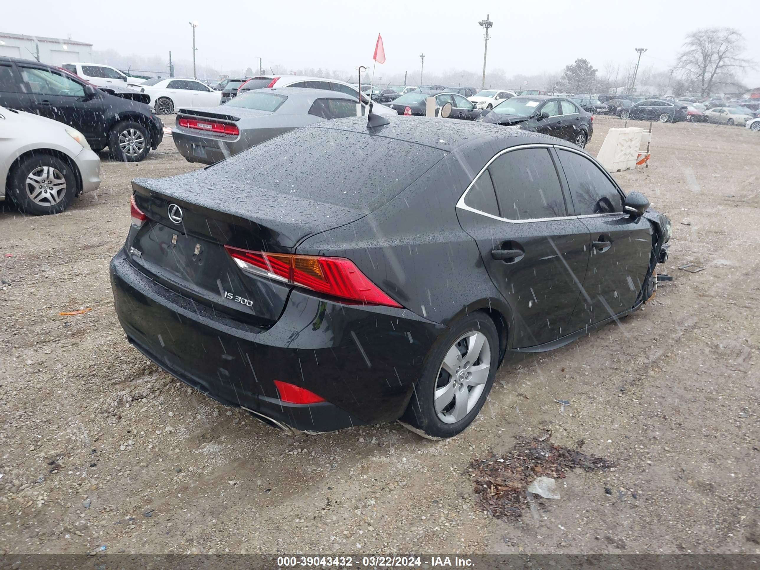 Photo 3 VIN: JTHBA1D20J5076618 - LEXUS IS 