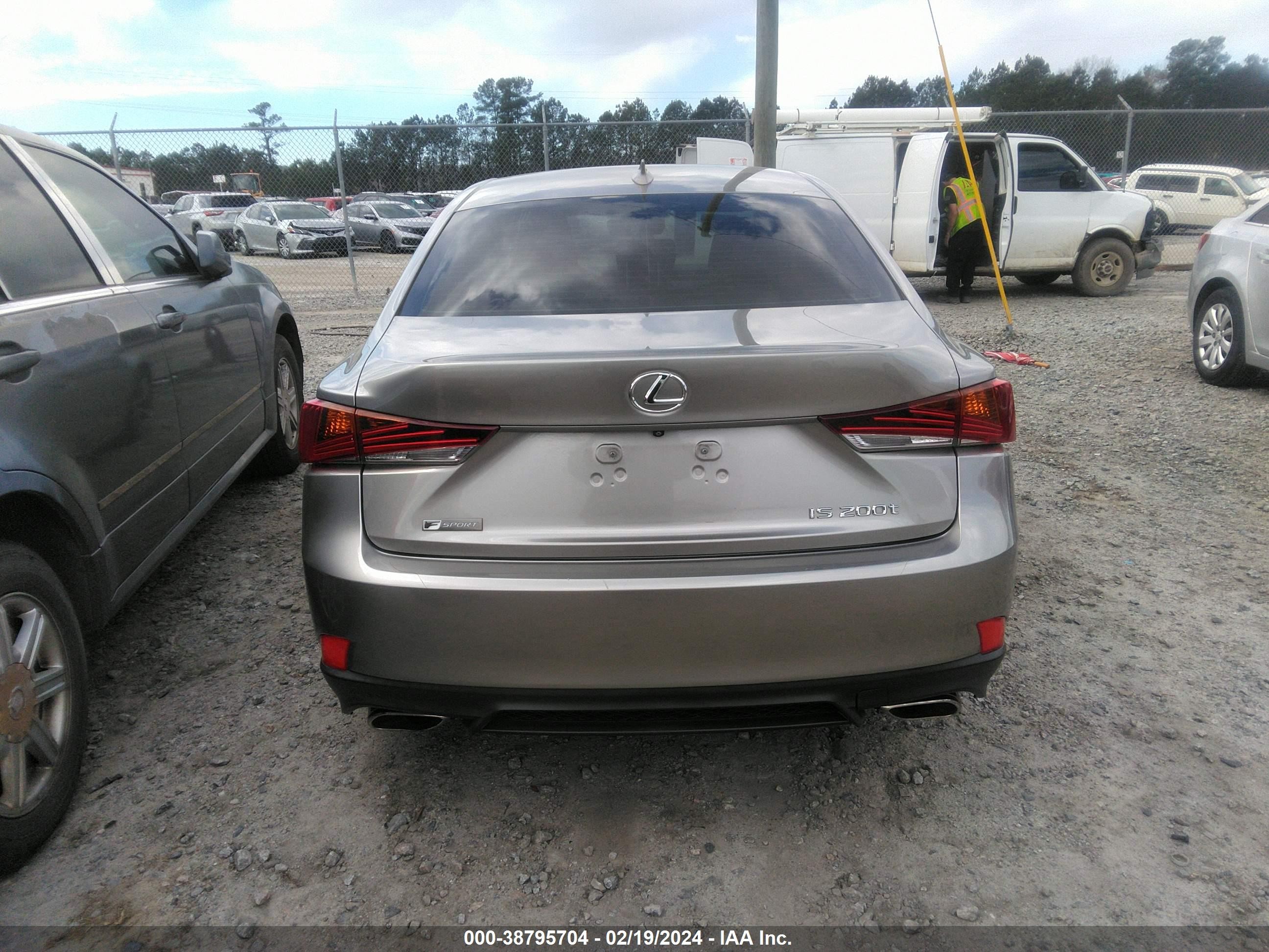 Photo 5 VIN: JTHBA1D23H5052338 - LEXUS IS 